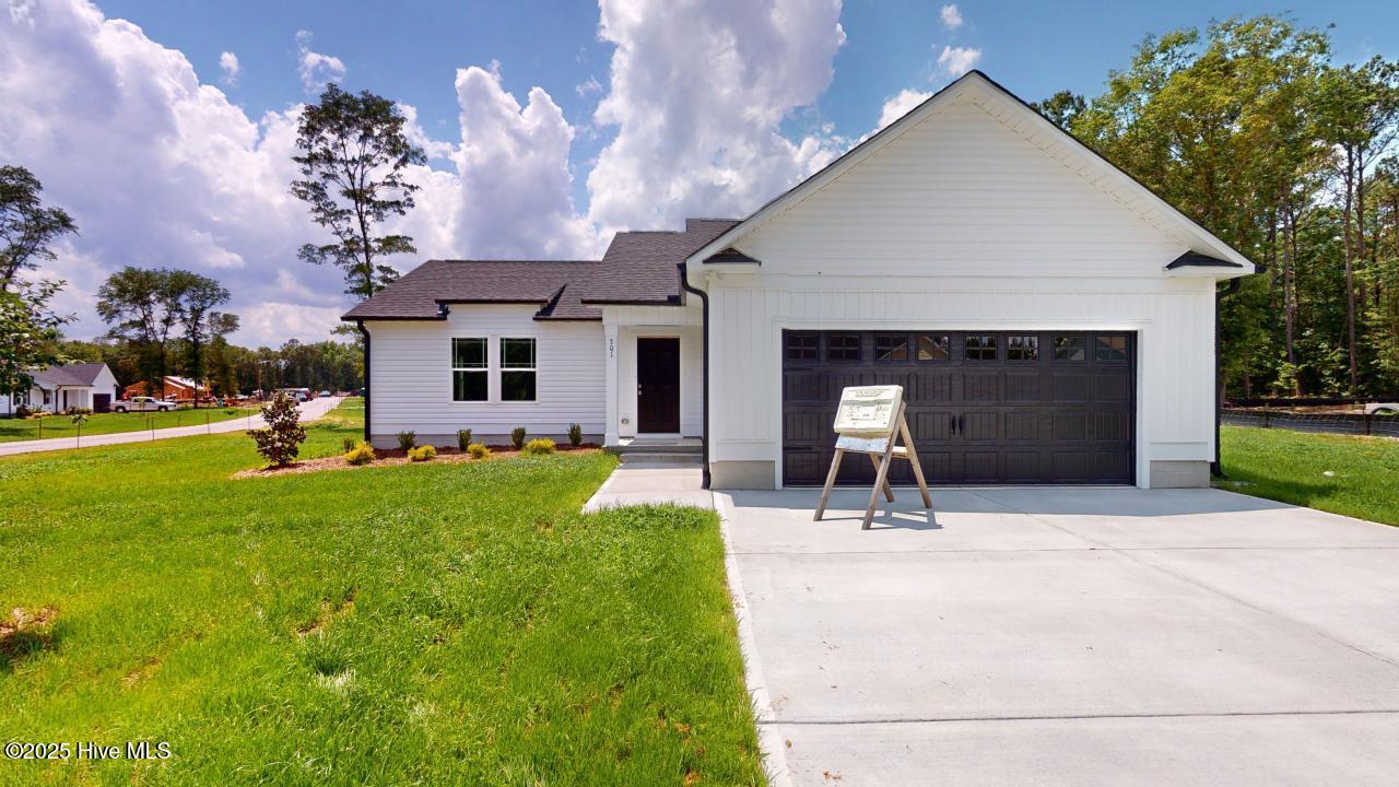 301 Grand Oaks Drive Property Photo