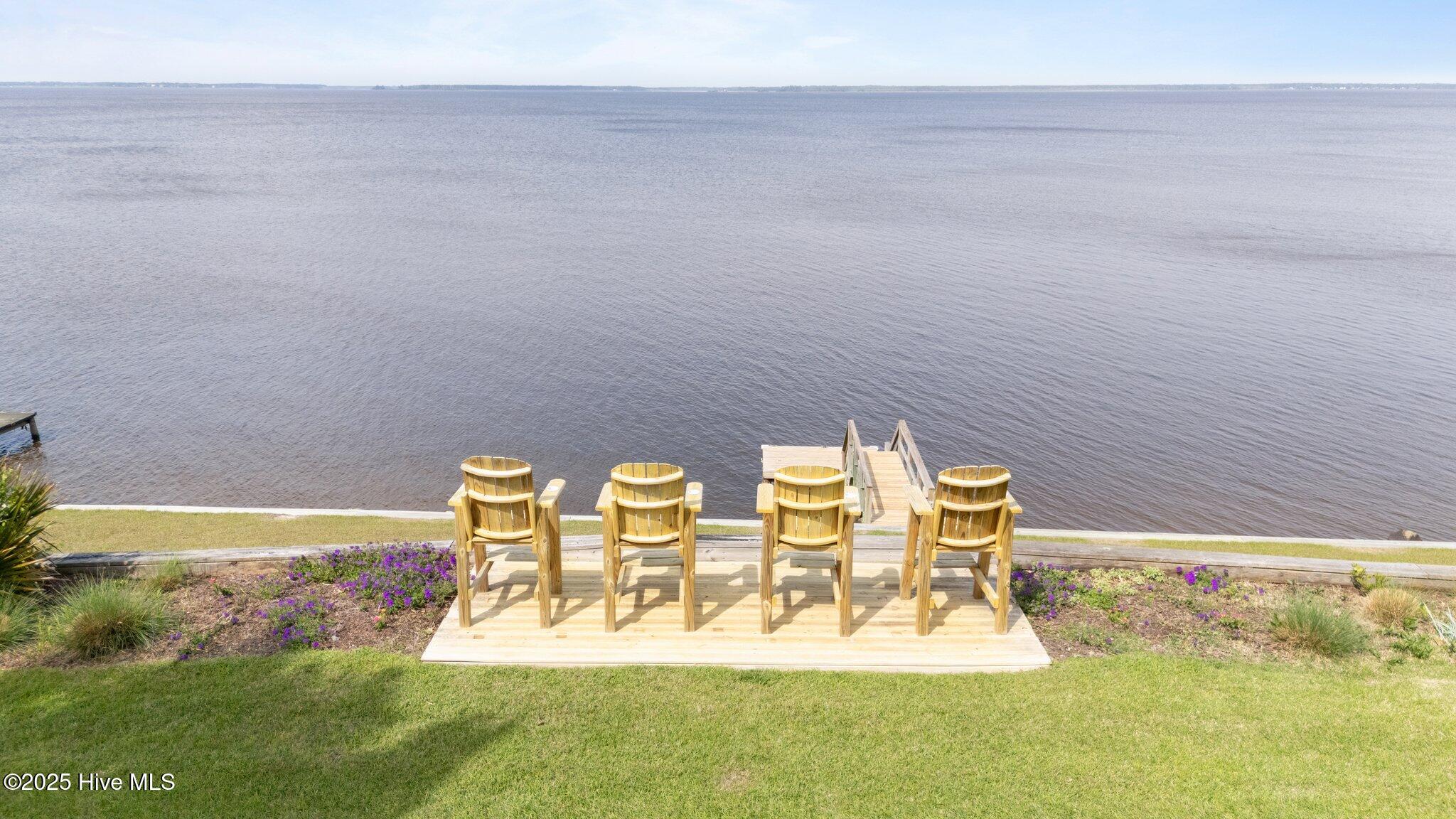 409 Neuse Harbour Boulevard Property Photo 6