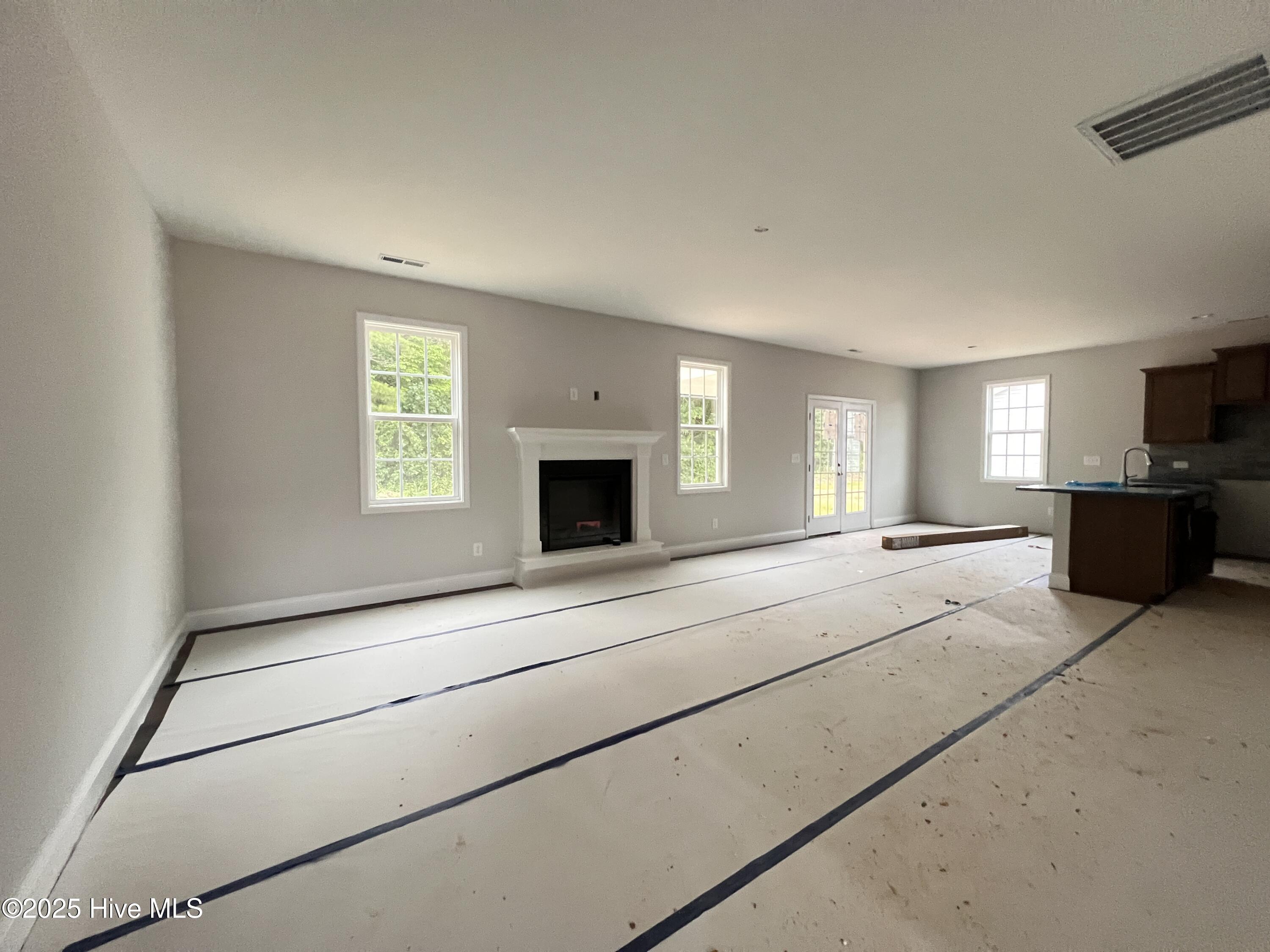 240 Sacksonia Street Property Photo 9