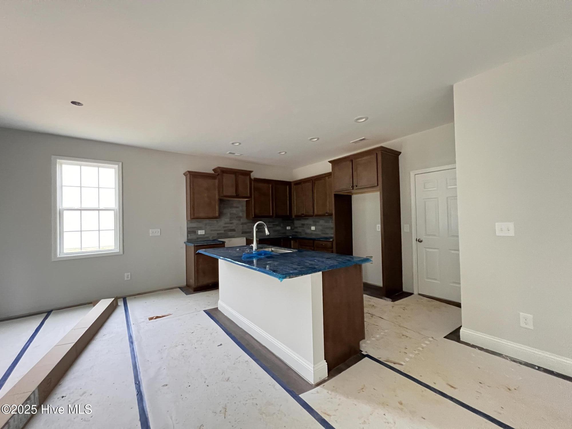 240 Sacksonia Street Property Photo 10