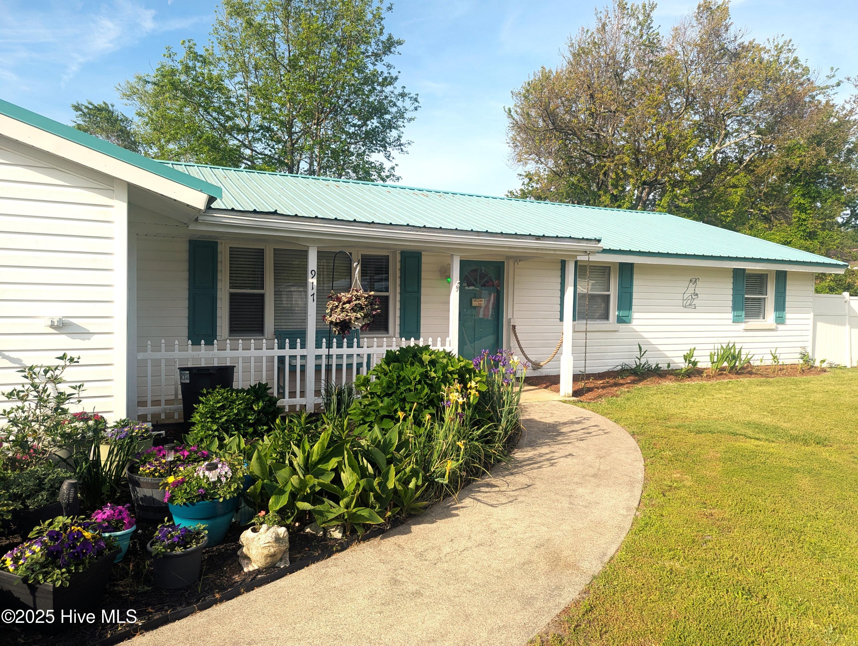 917 Davis Place Property Photo