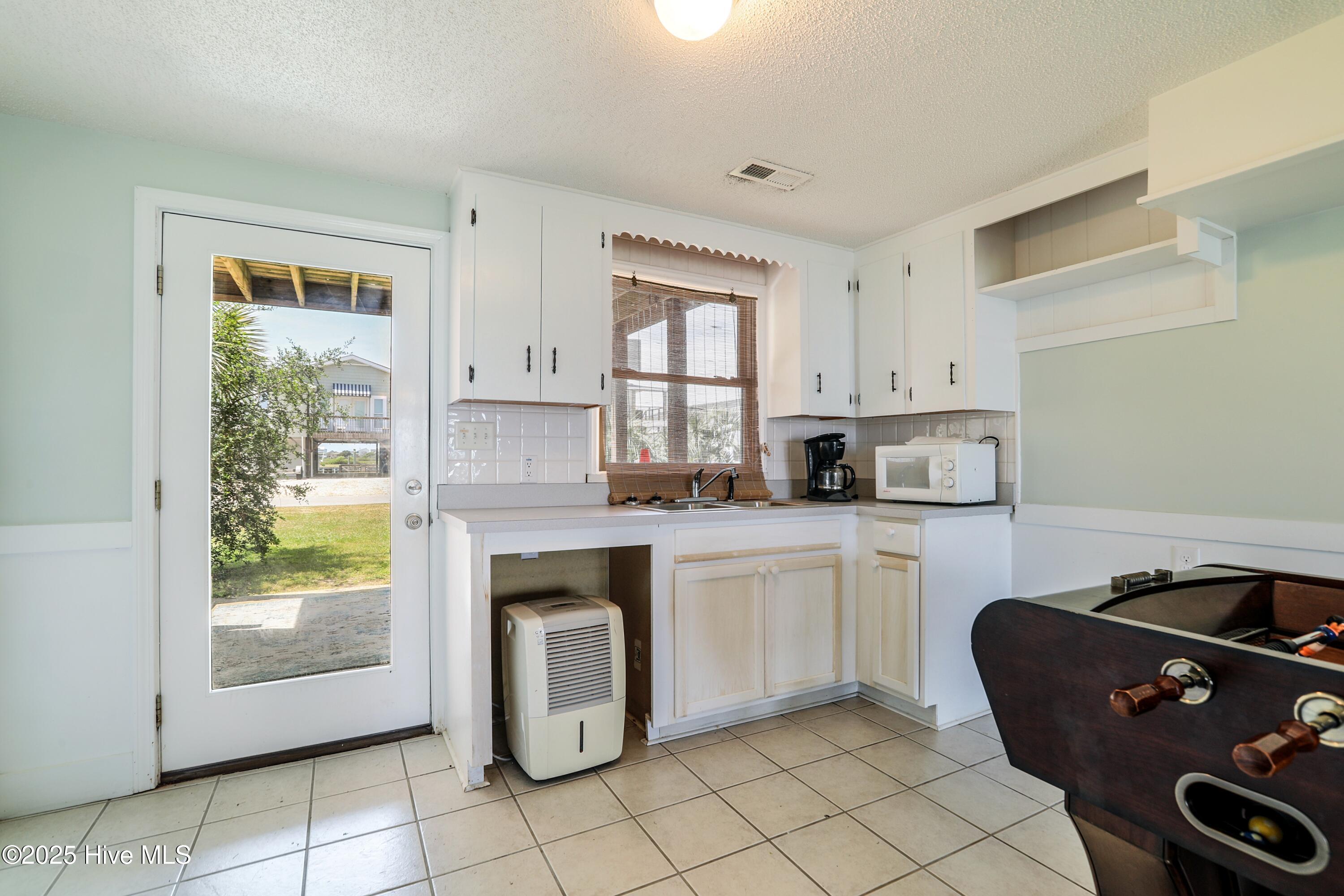 128 Charlotte Street Property Photo 29