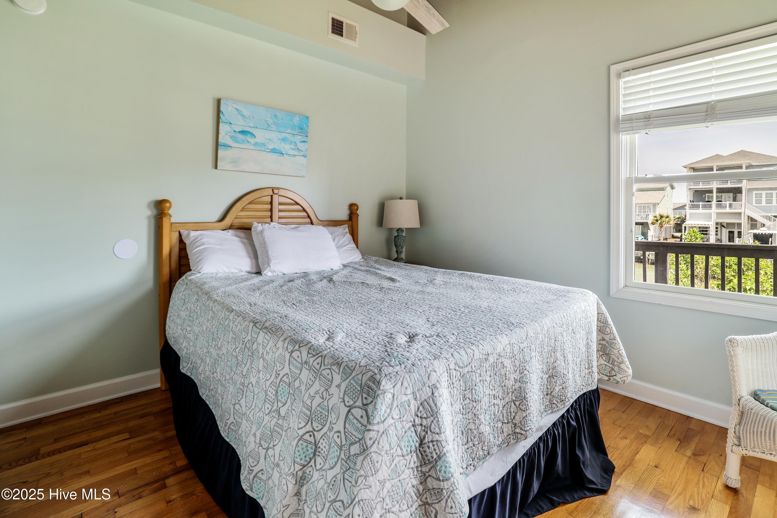 128 Charlotte Street Property Photo 42