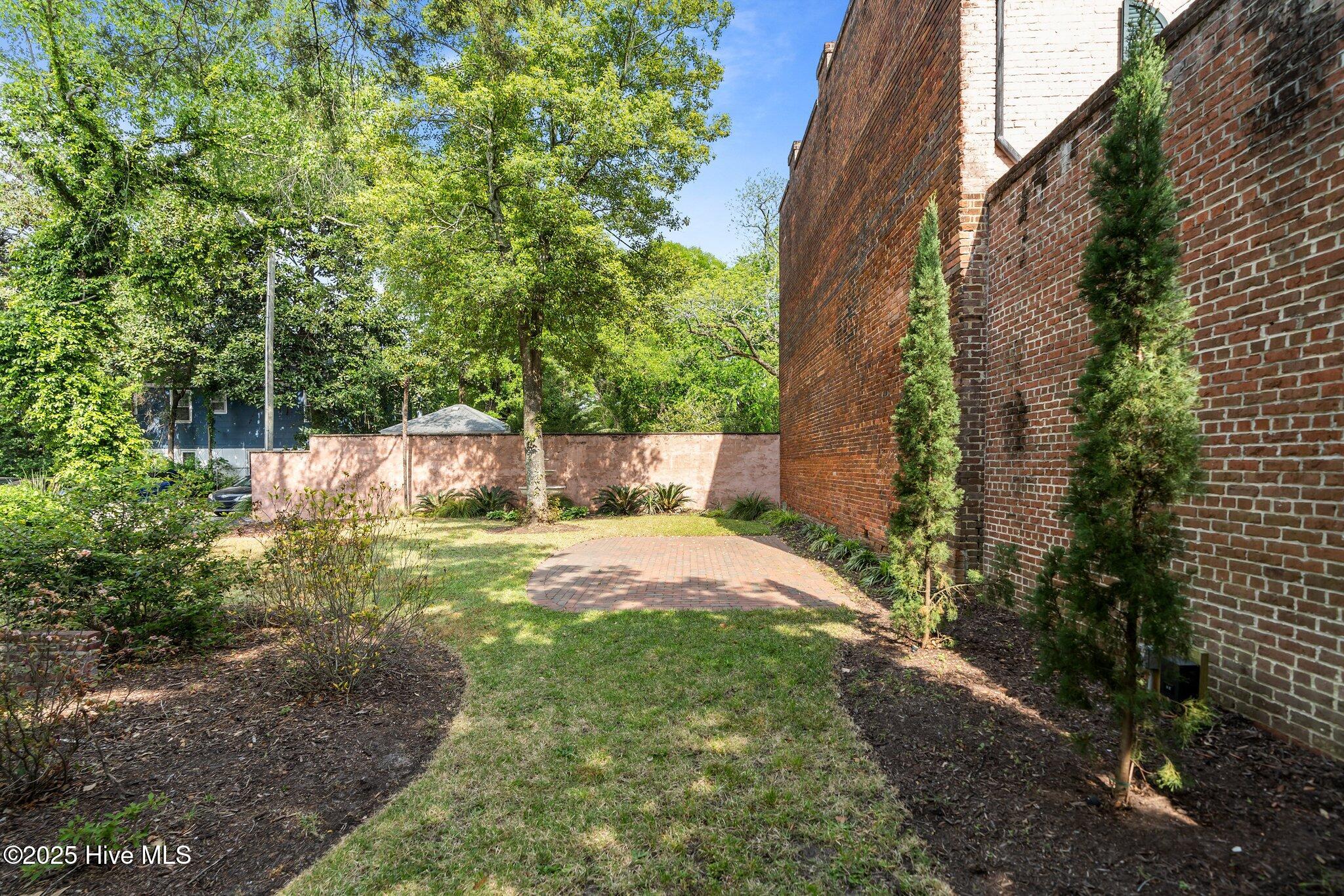 12 N 5th Avenue Property Photo 33