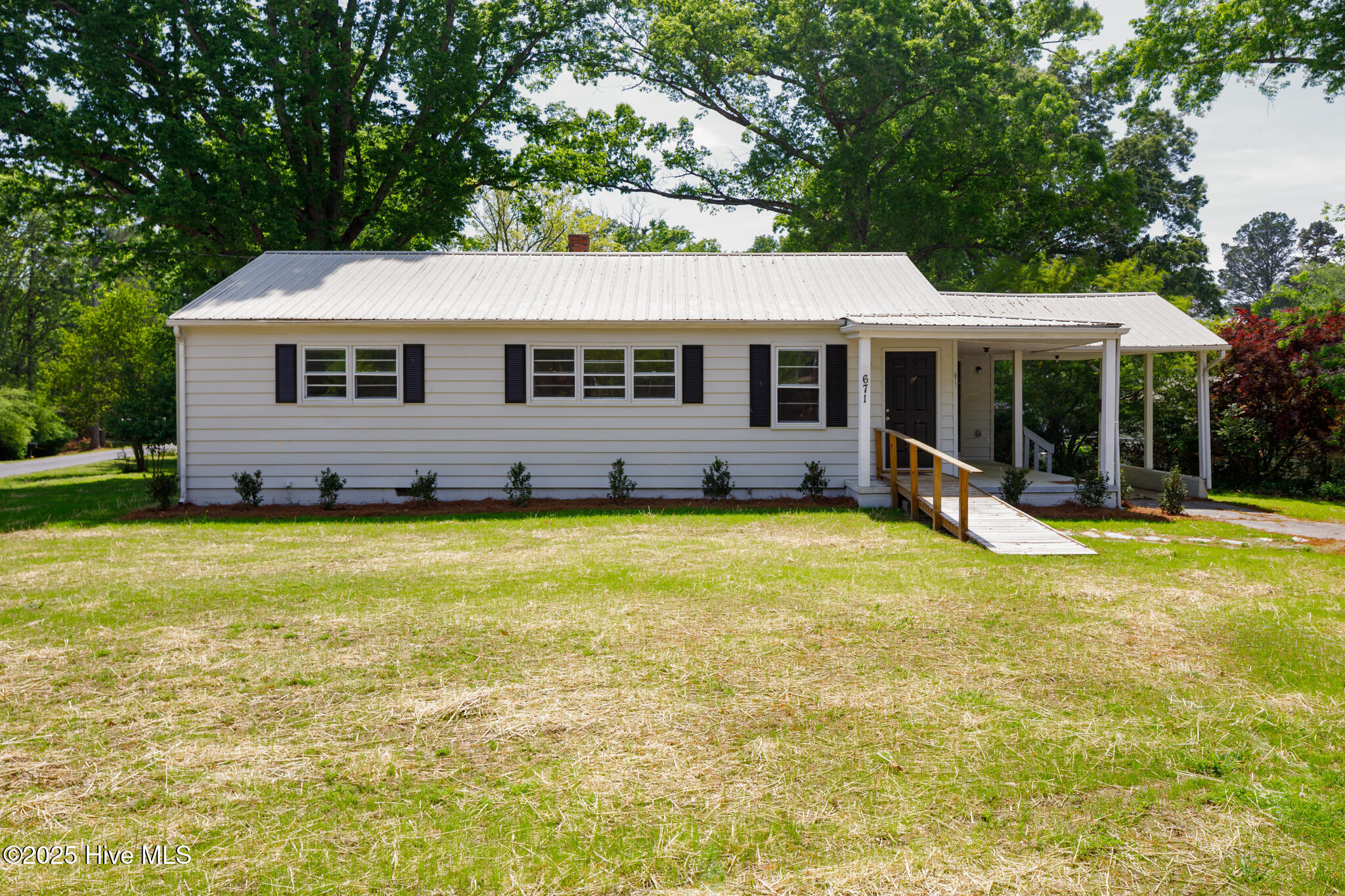 671 Forest Drive Property Photo 1