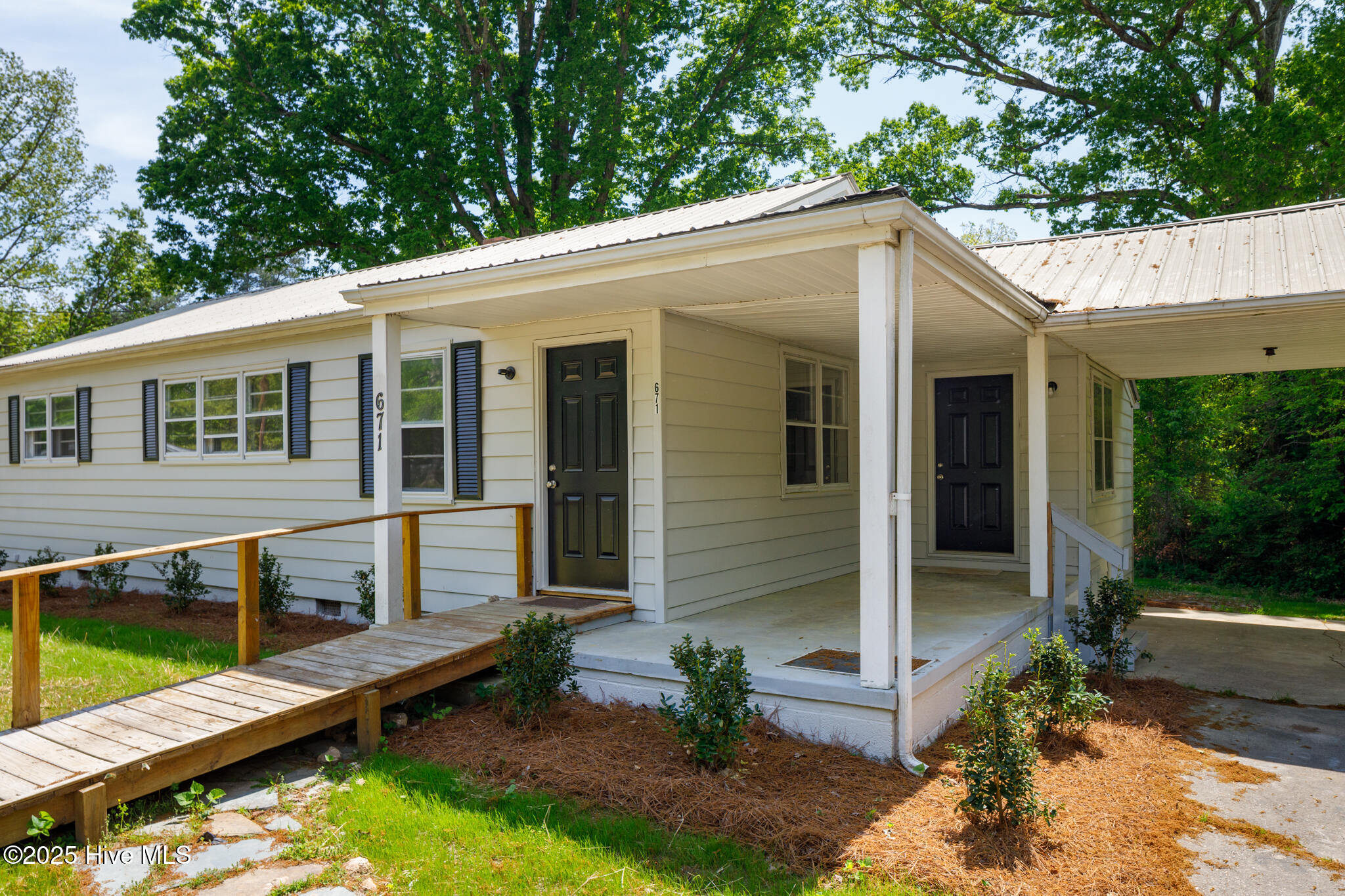 671 Forest Drive Property Photo 3