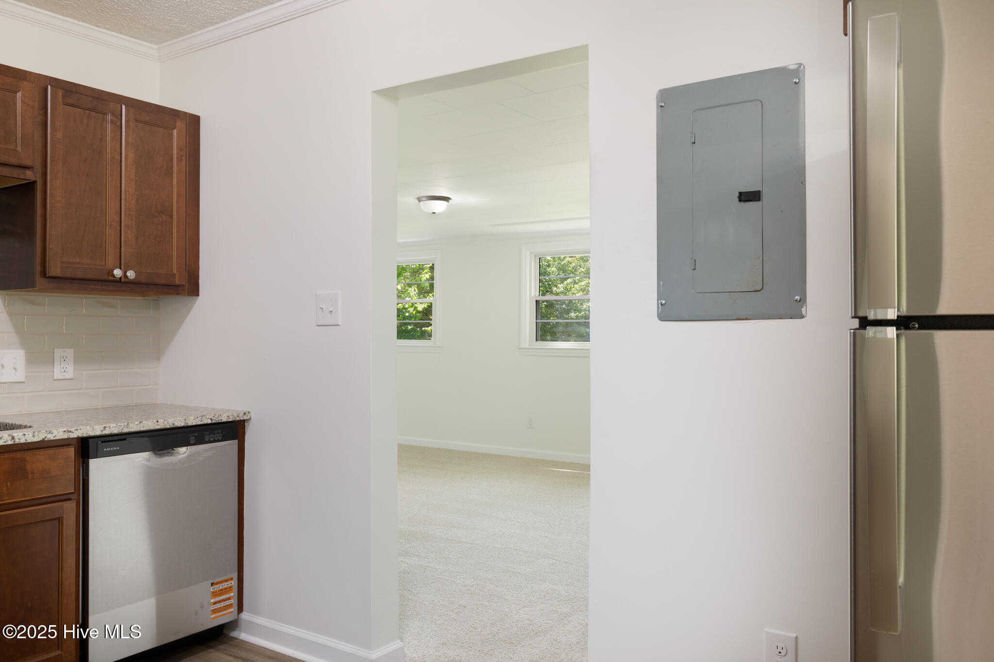 671 Forest Drive Property Photo 6