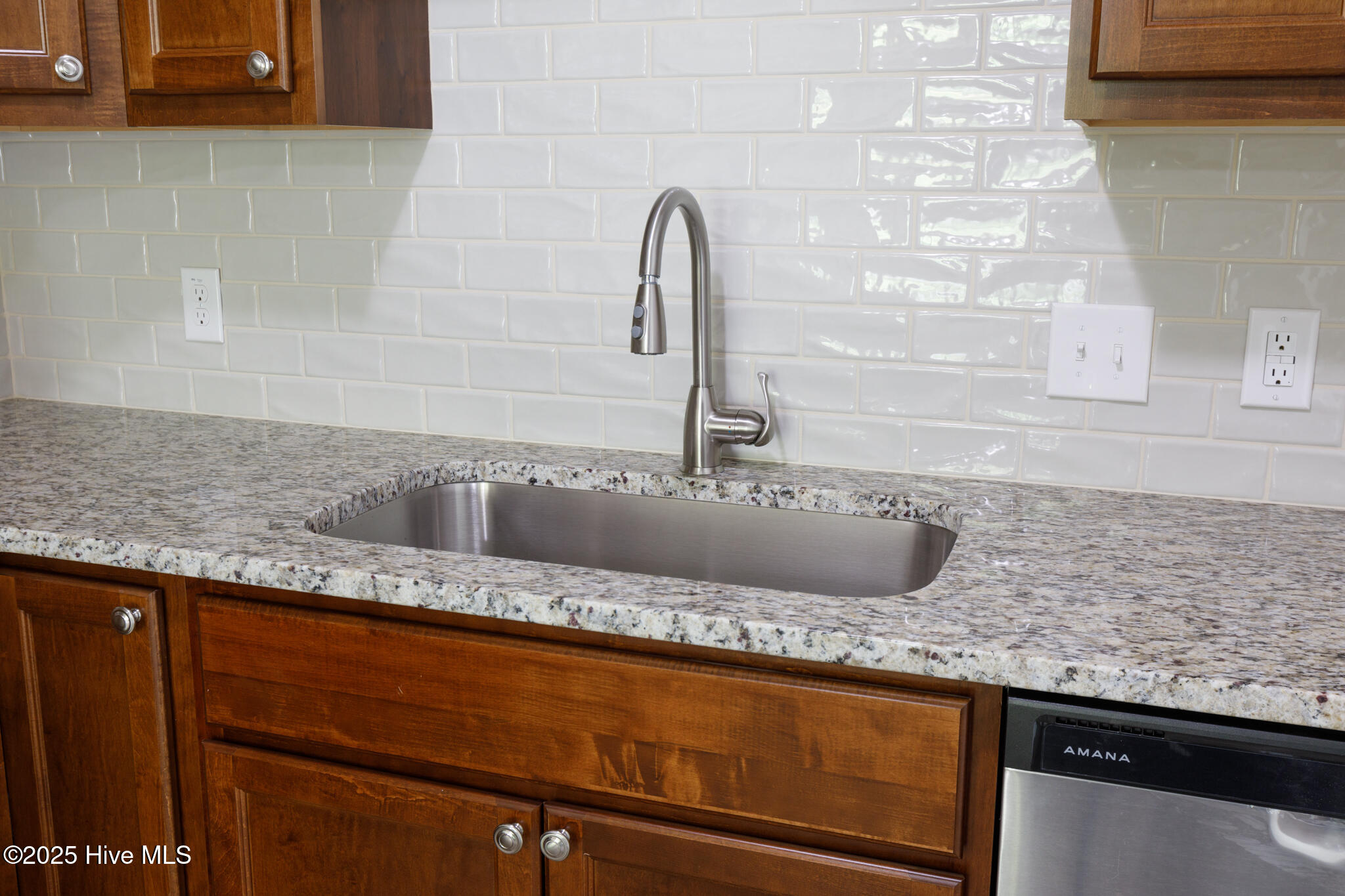 671 Forest Drive Property Photo 9
