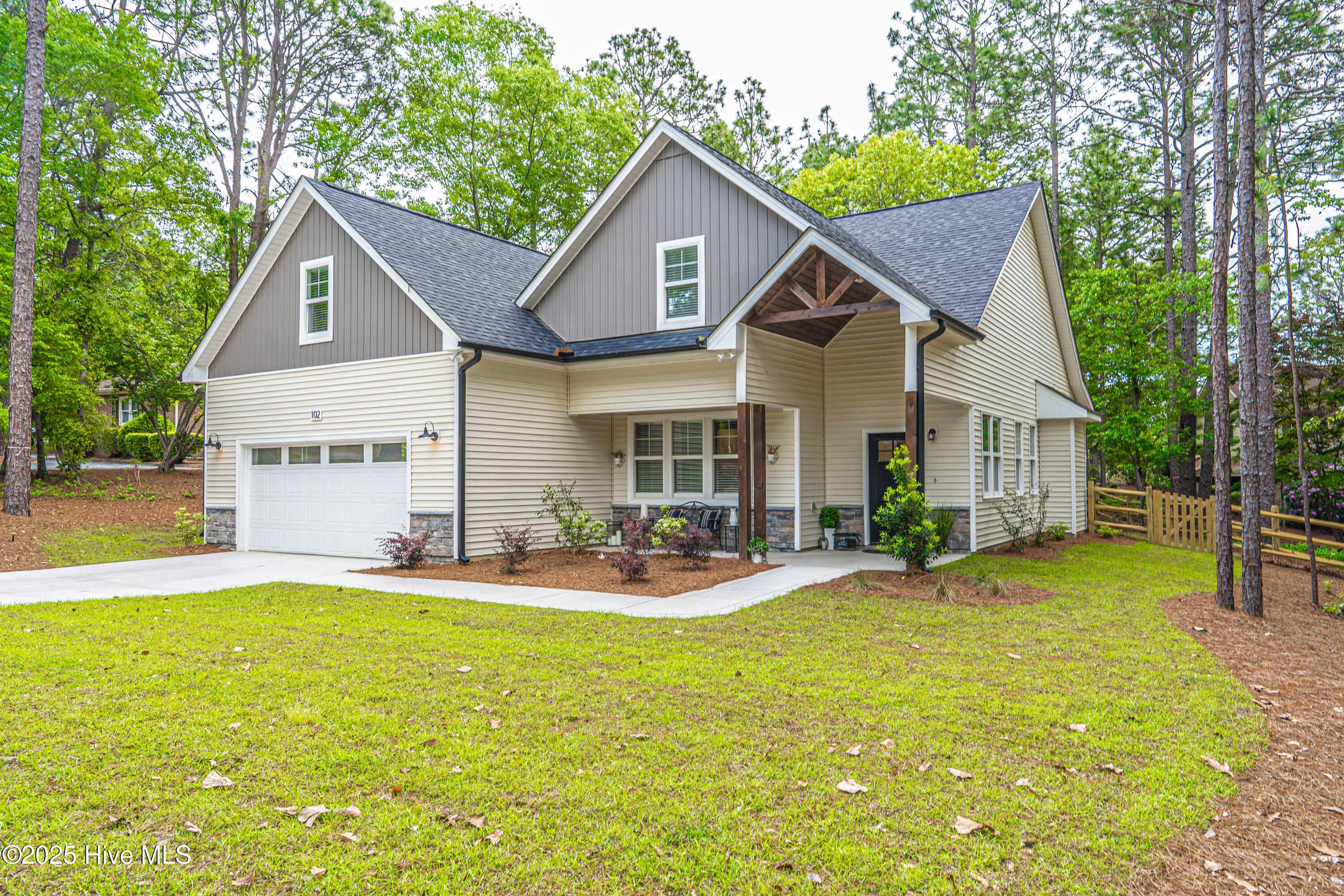102 Dartmoor Lane Property Photo