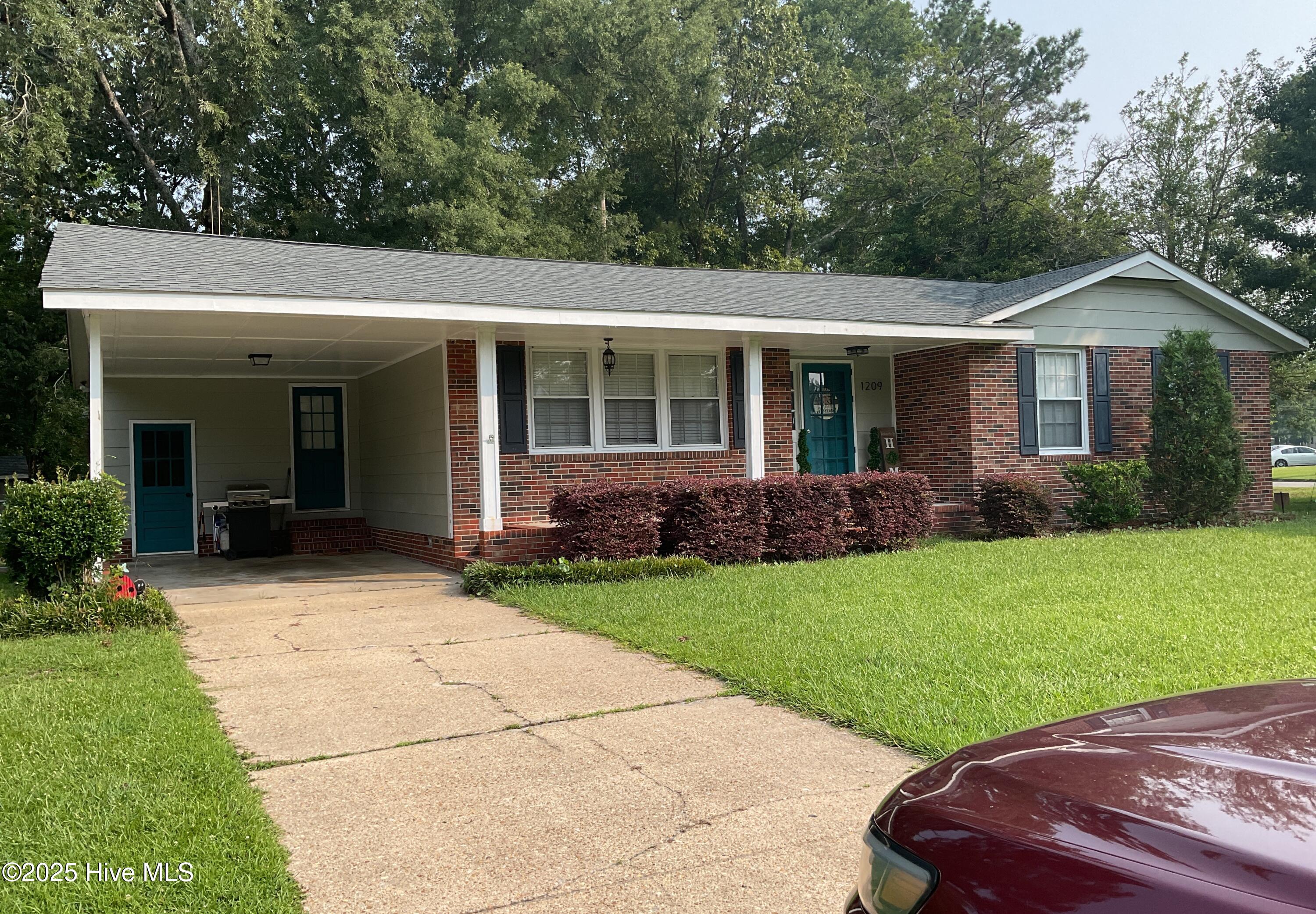 1209 Logan Court Property Photo