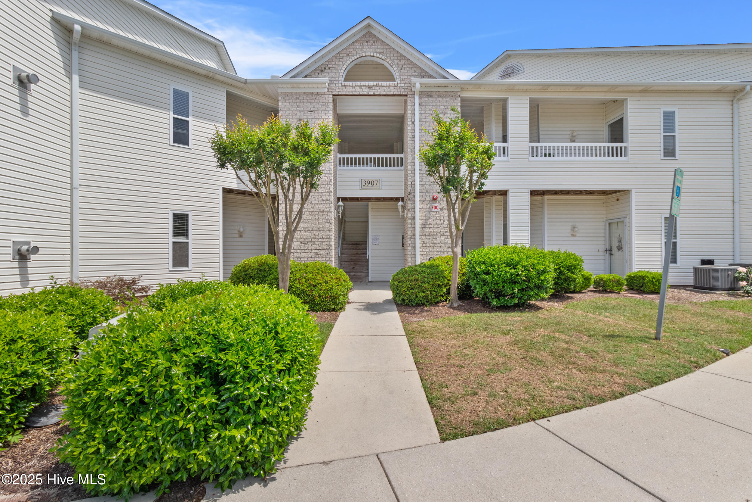 3907 Botsford Court Unit 101 Property Photo