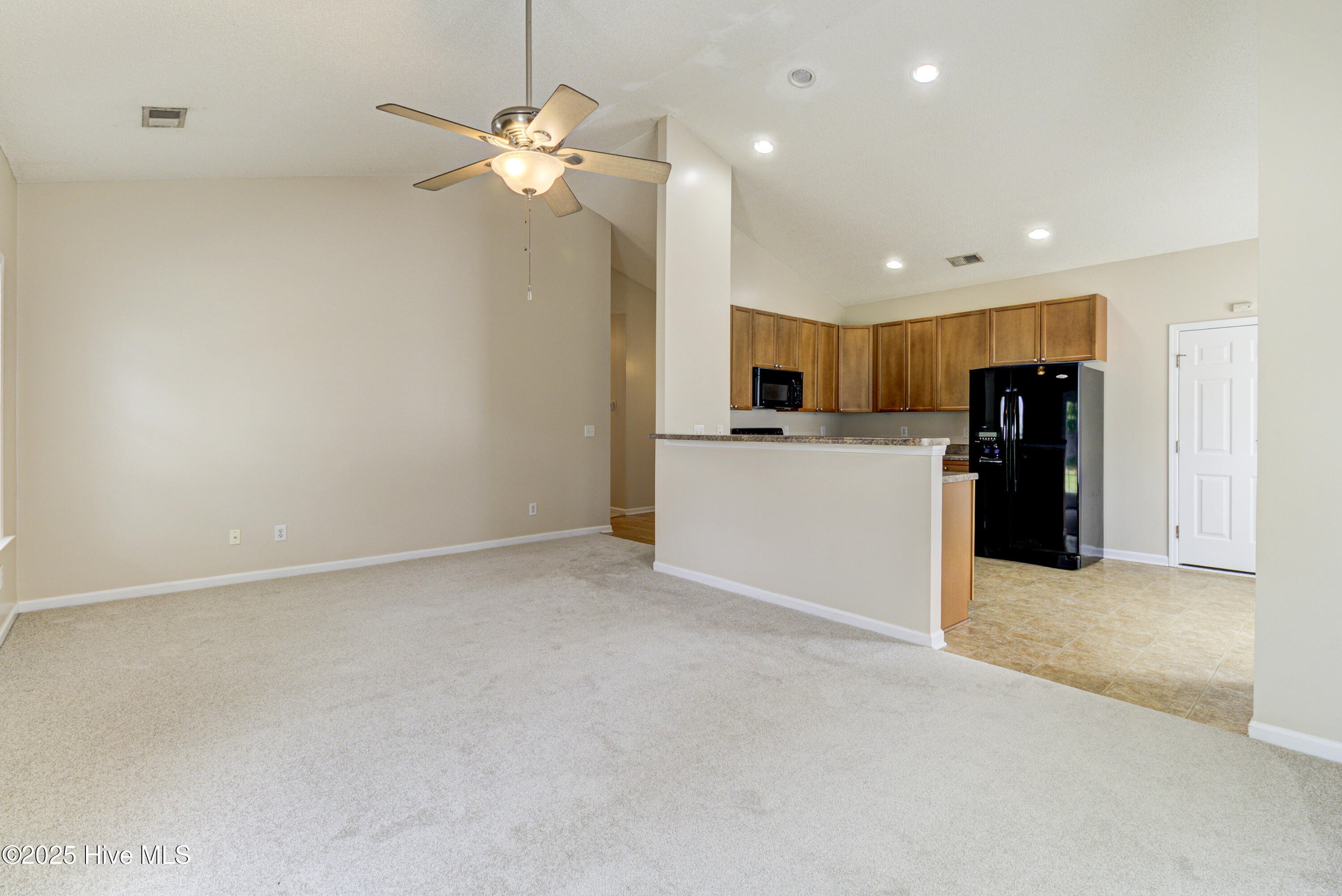 1010 Foxridge Way Property Photo 4