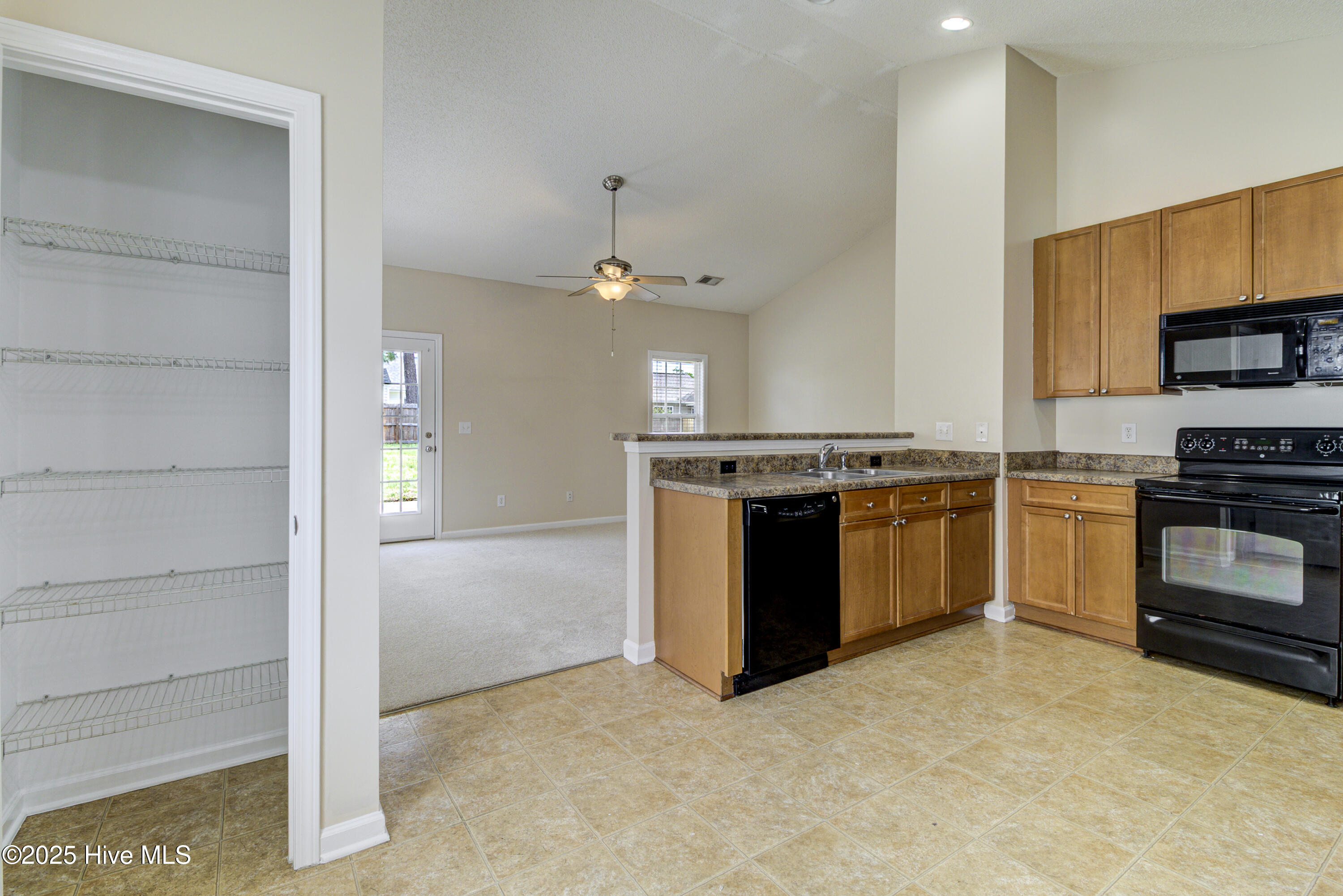 1010 Foxridge Way Property Photo 5