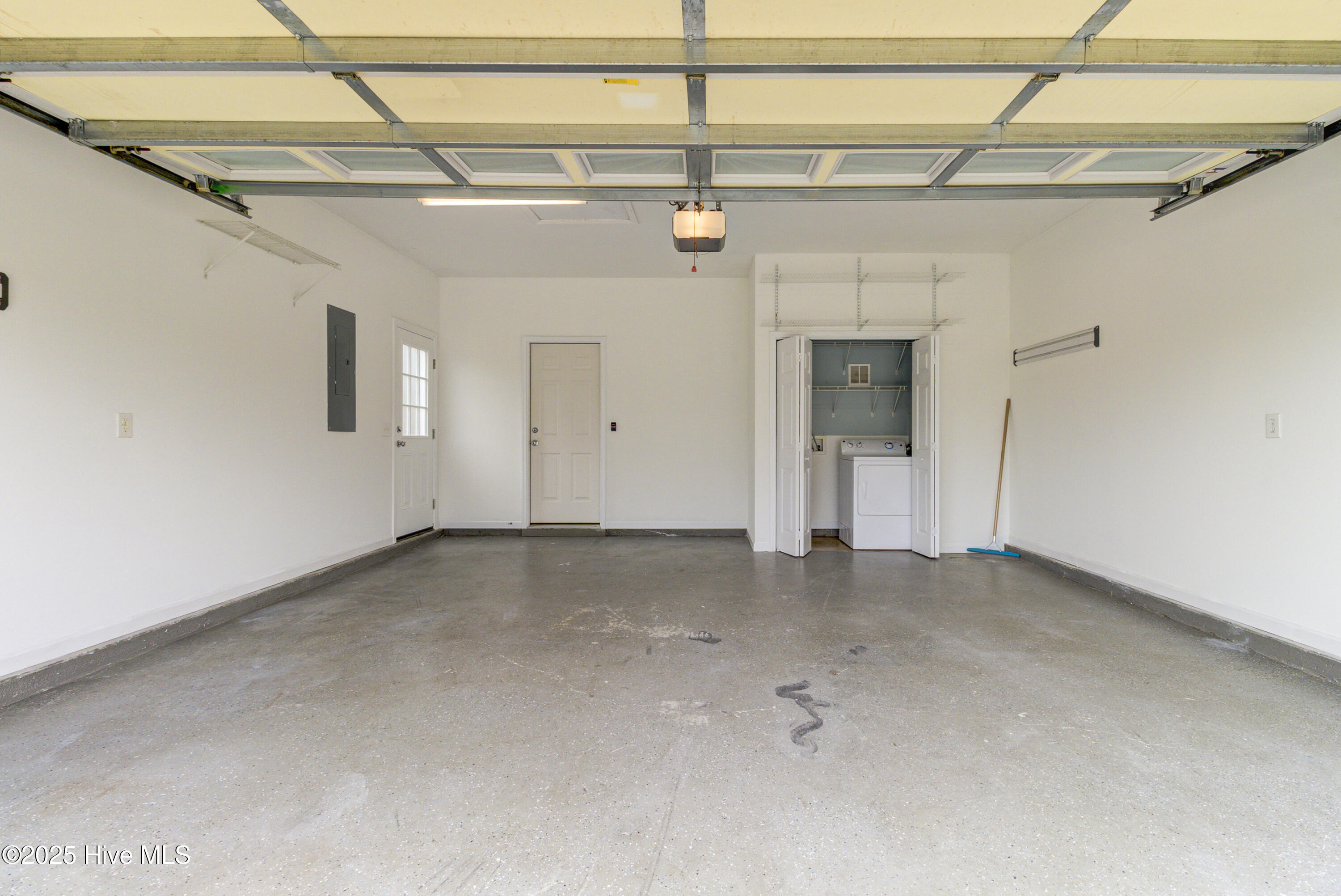 1010 Foxridge Way Property Photo 6