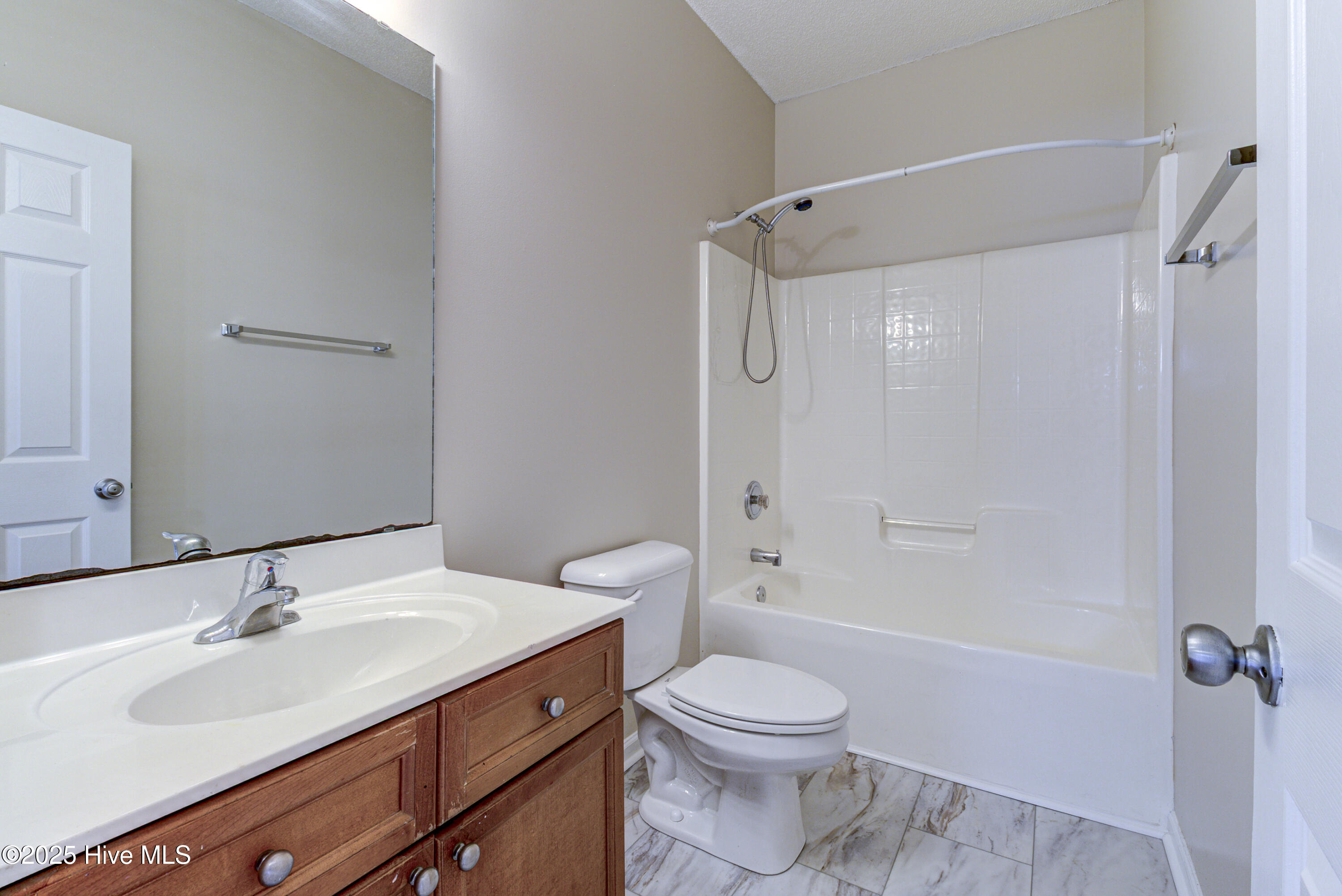 1010 Foxridge Way Property Photo 8