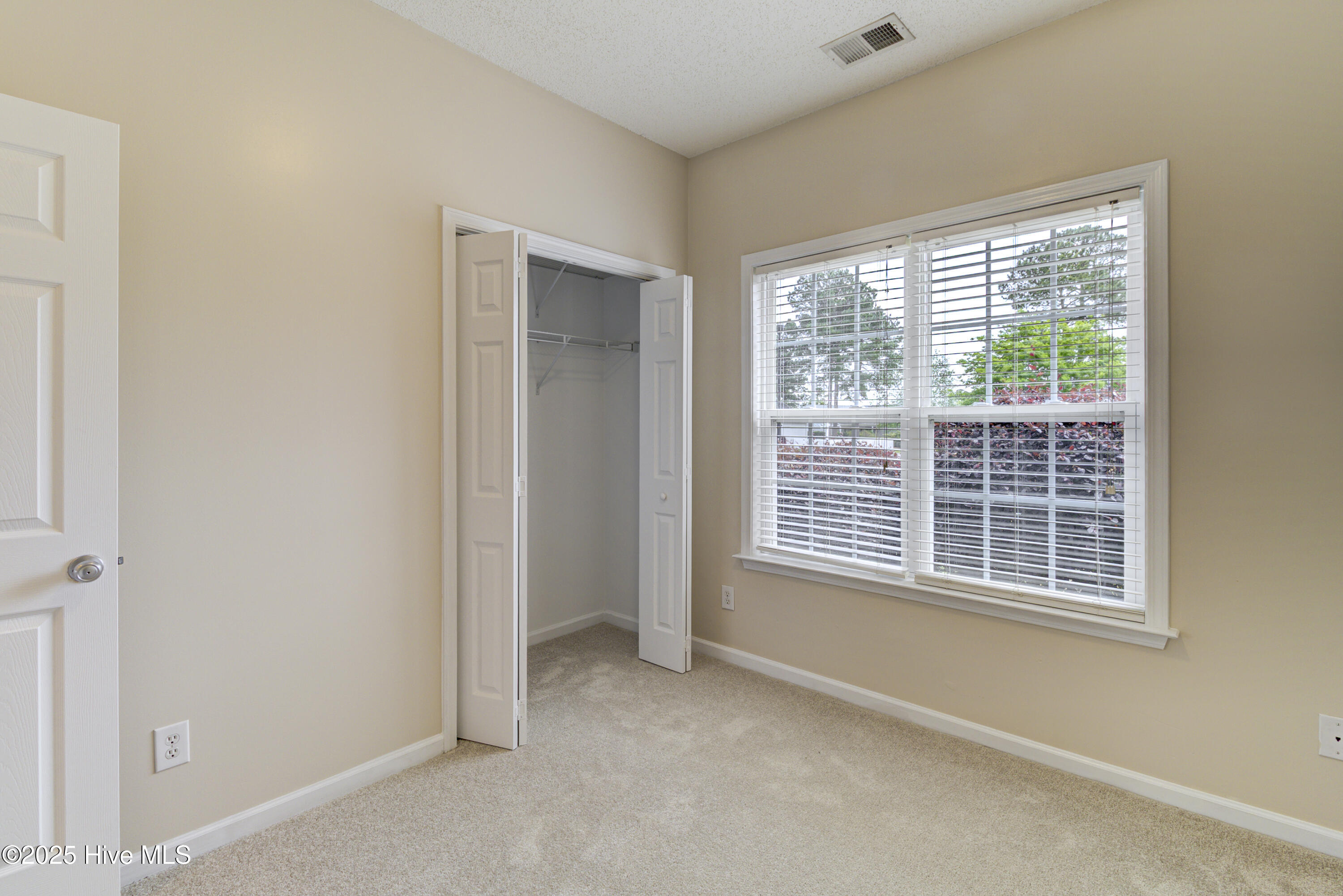 1010 Foxridge Way Property Photo 9
