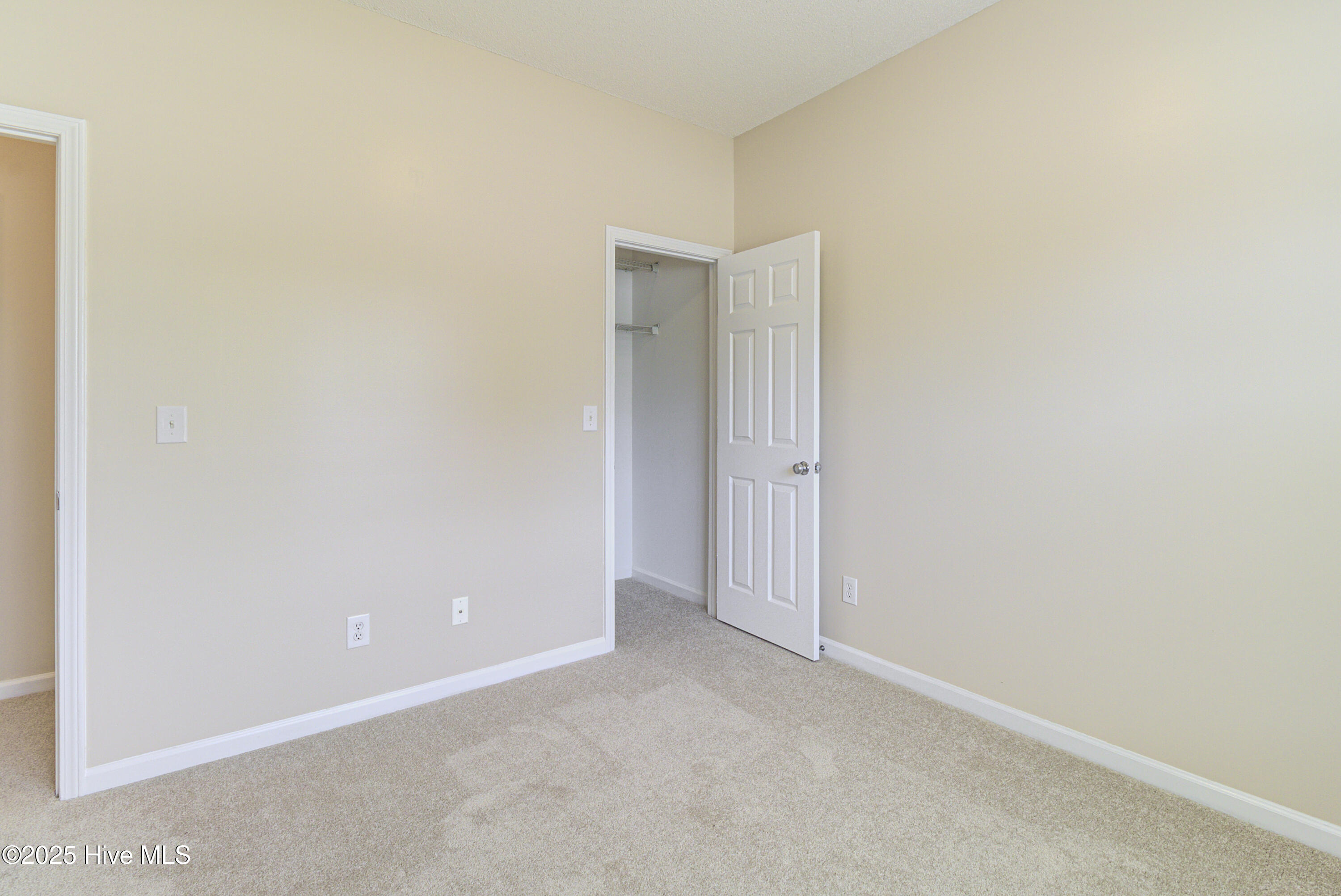 1010 Foxridge Way Property Photo 12
