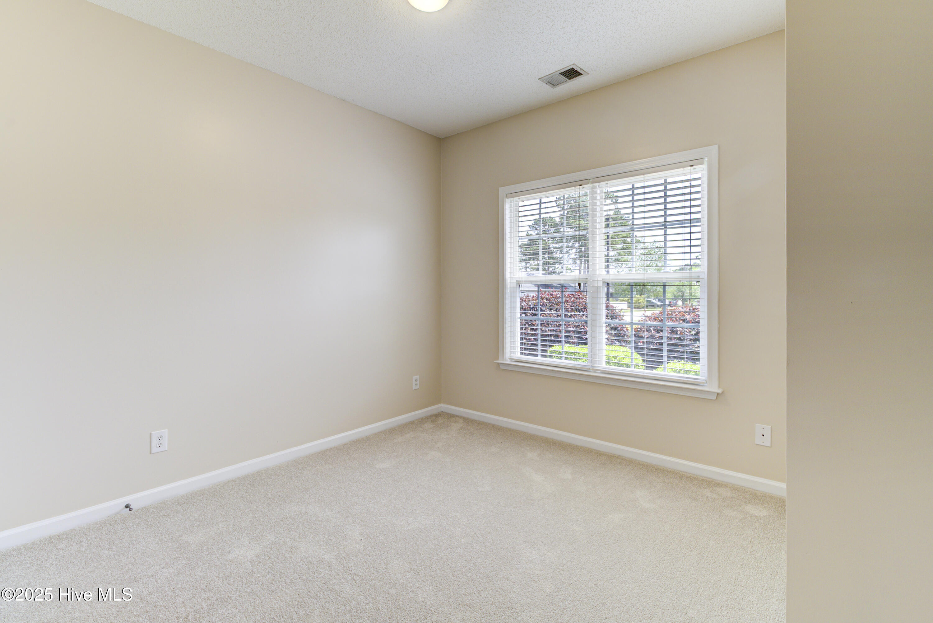 1010 Foxridge Way Property Photo 13