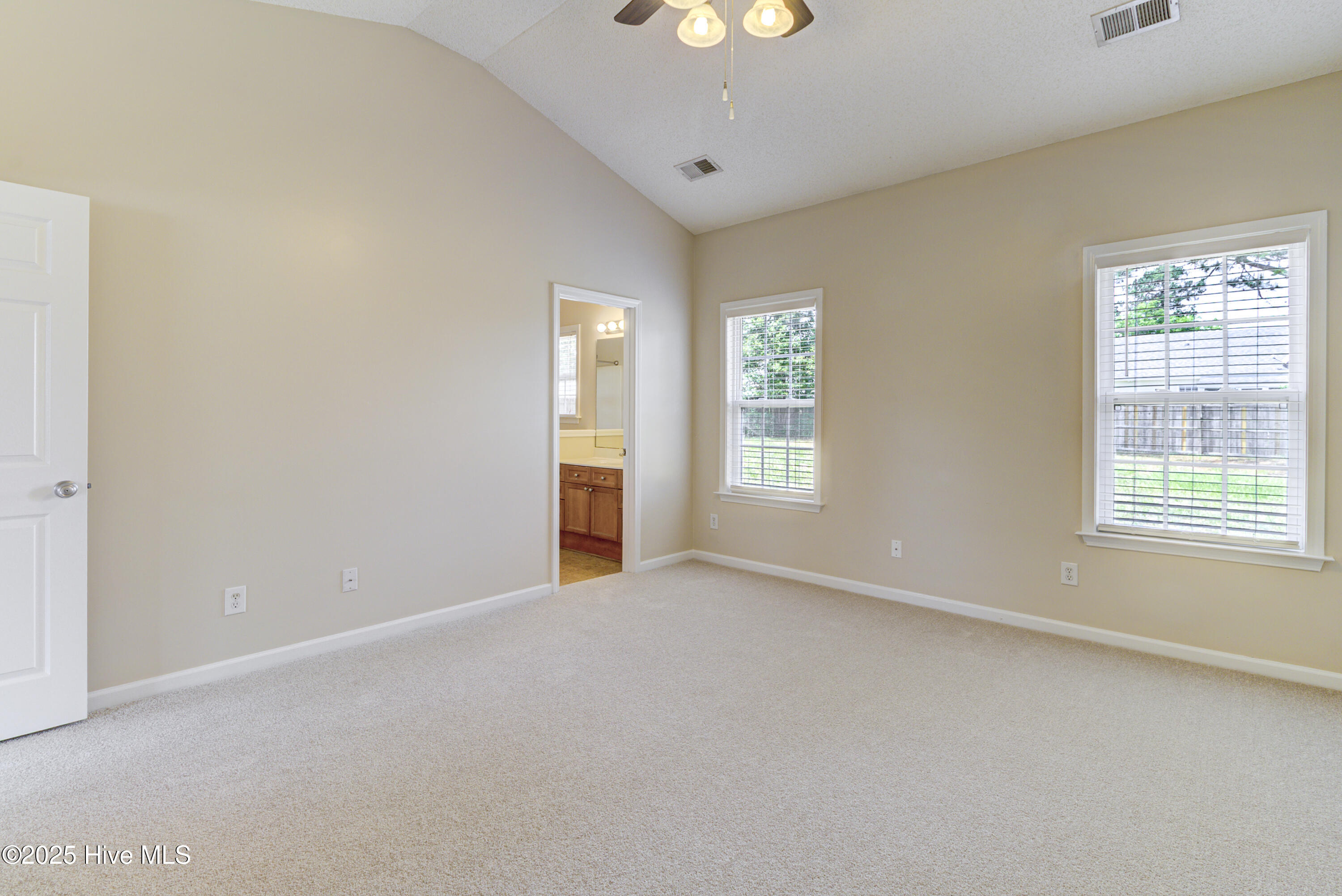 1010 Foxridge Way Property Photo 14
