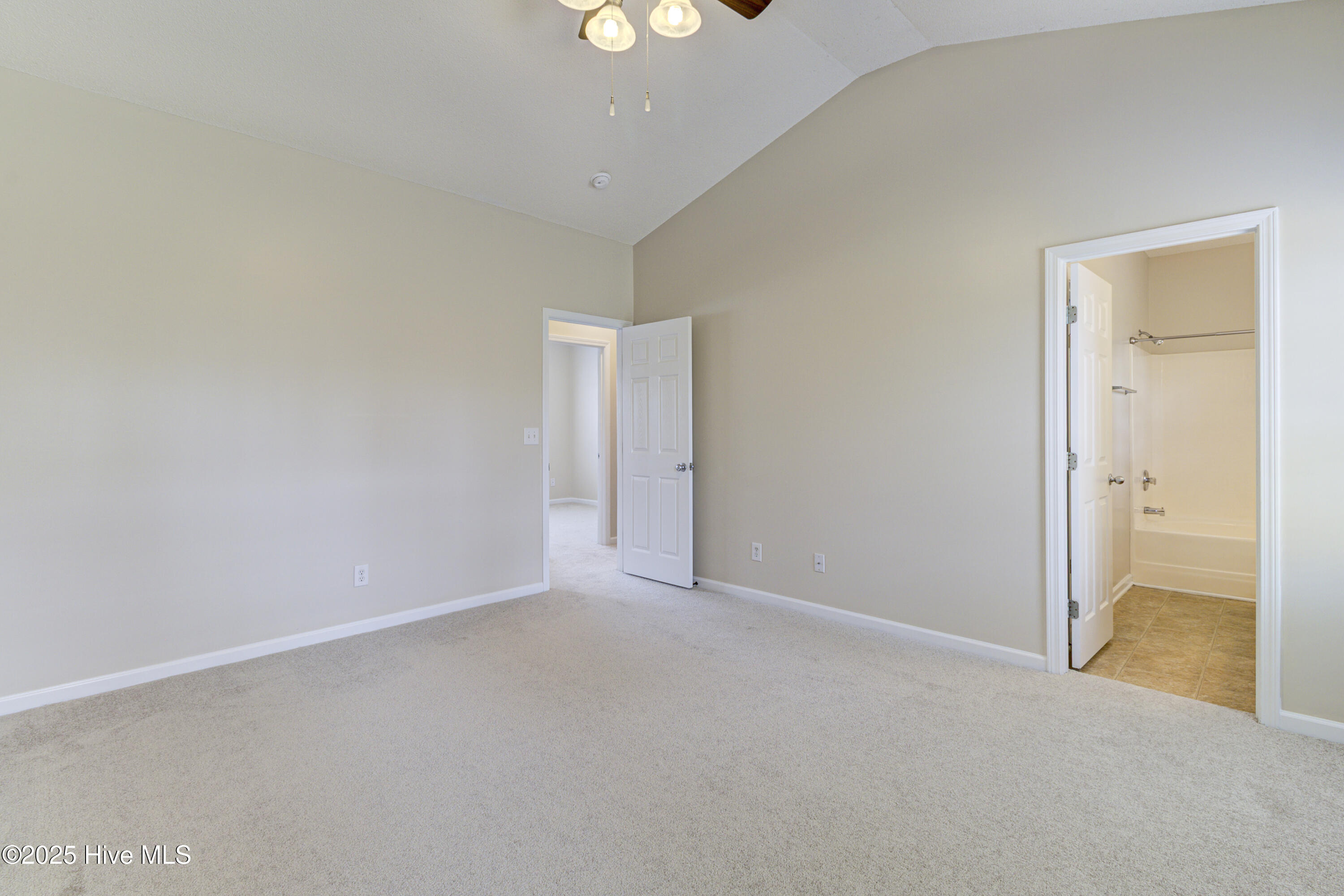 1010 Foxridge Way Property Photo 15