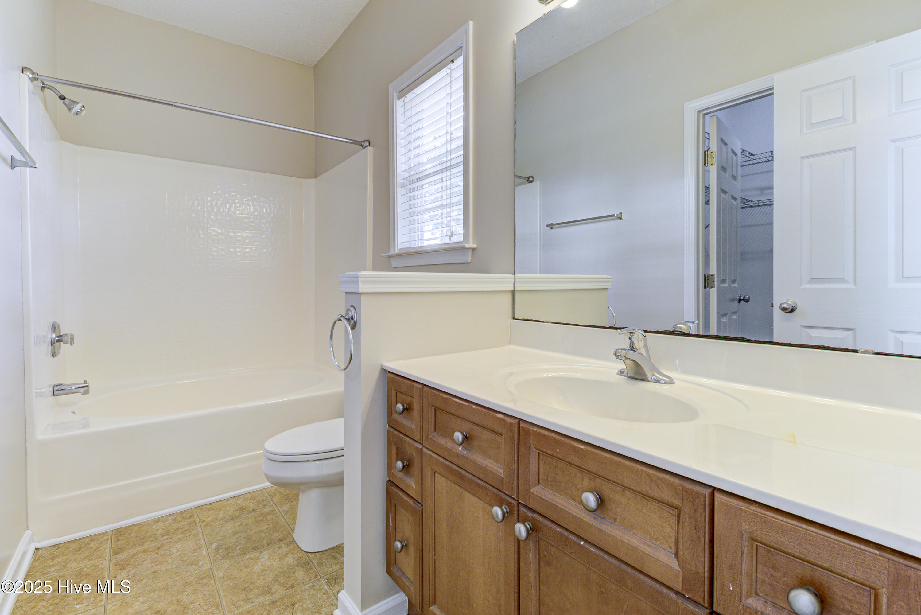 1010 Foxridge Way Property Photo 17