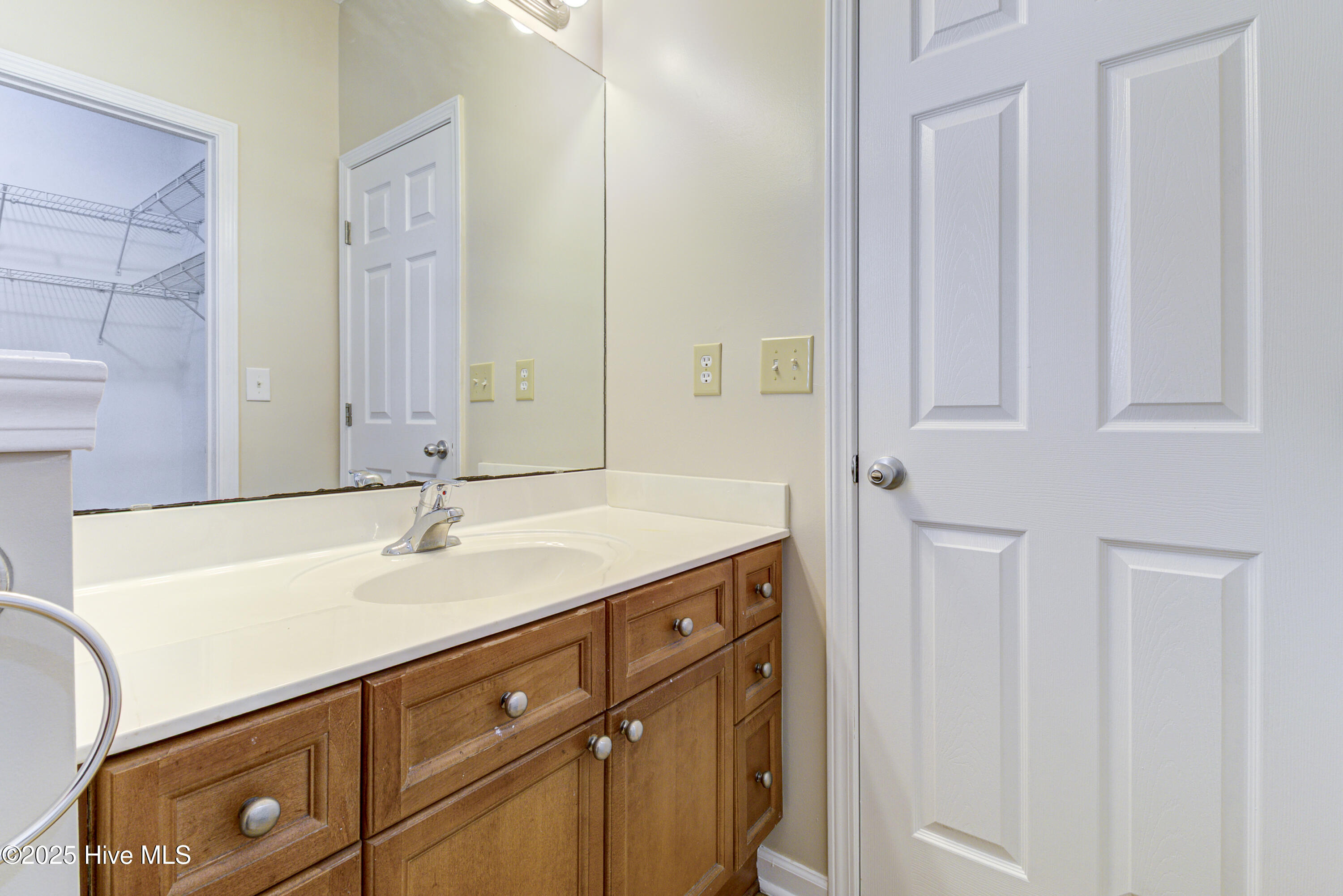 1010 Foxridge Way Property Photo 18