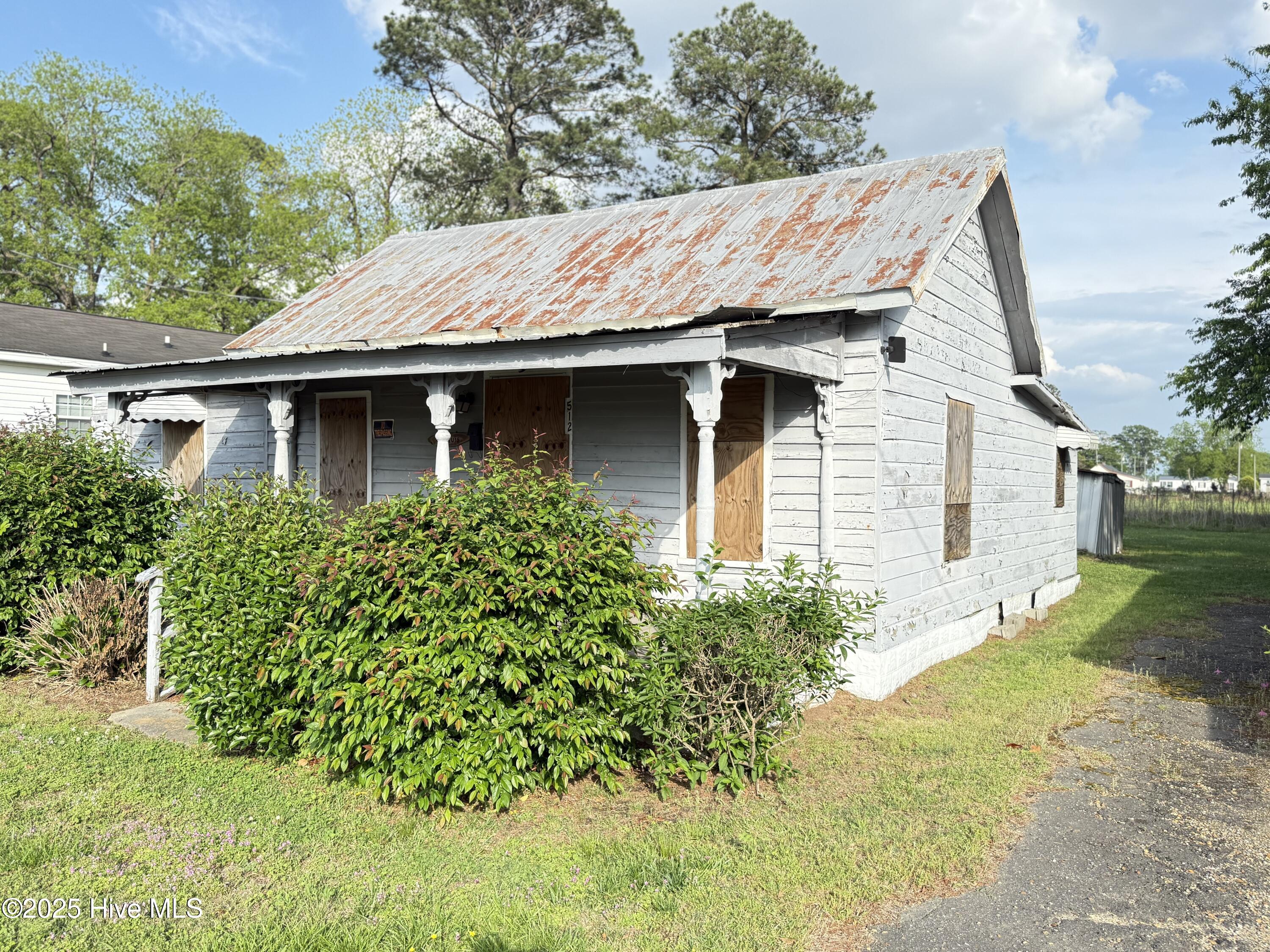 512 Ne Center Street Property Photo