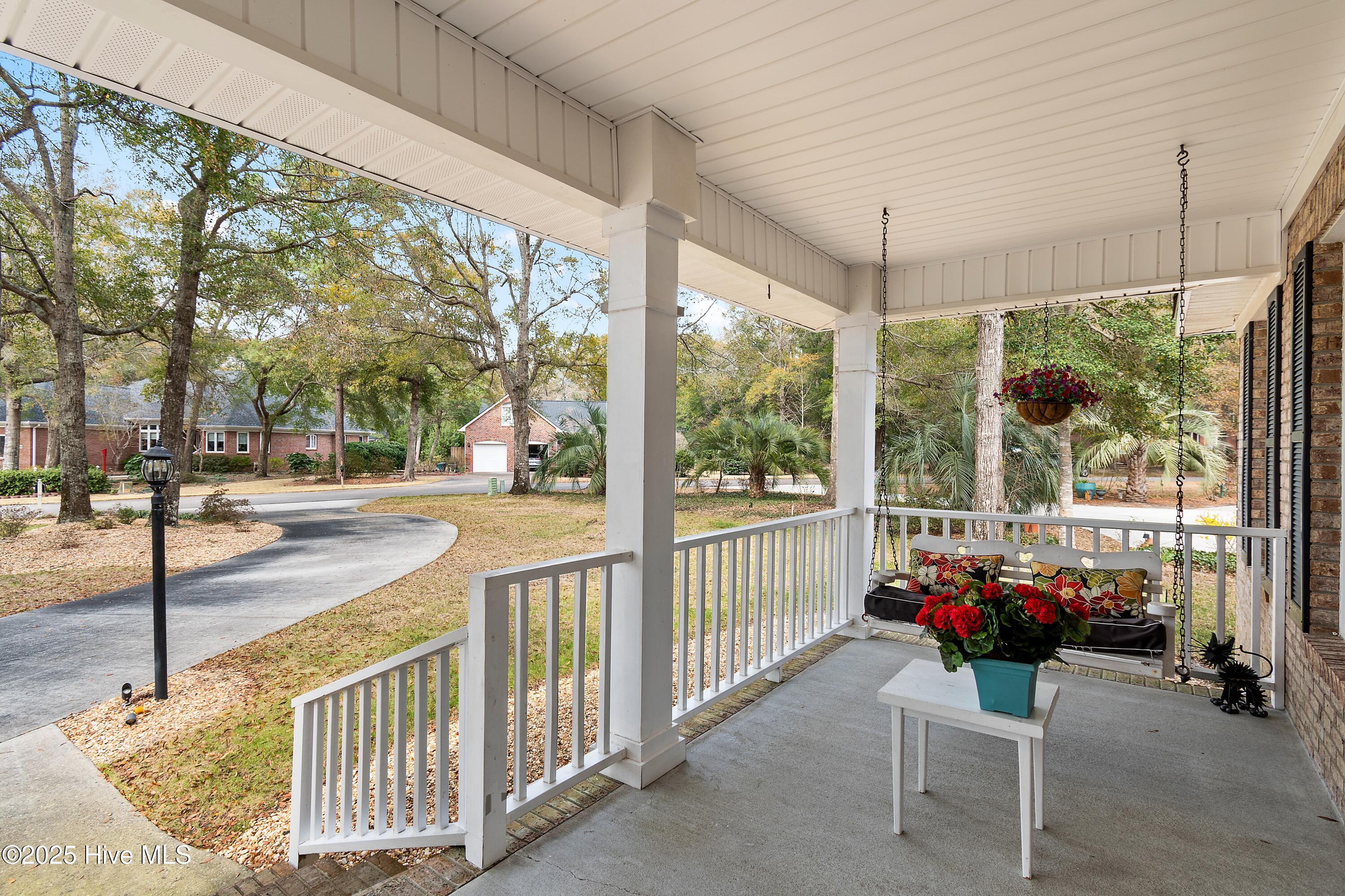 618 Oyster Bay Drive Property Photo 3