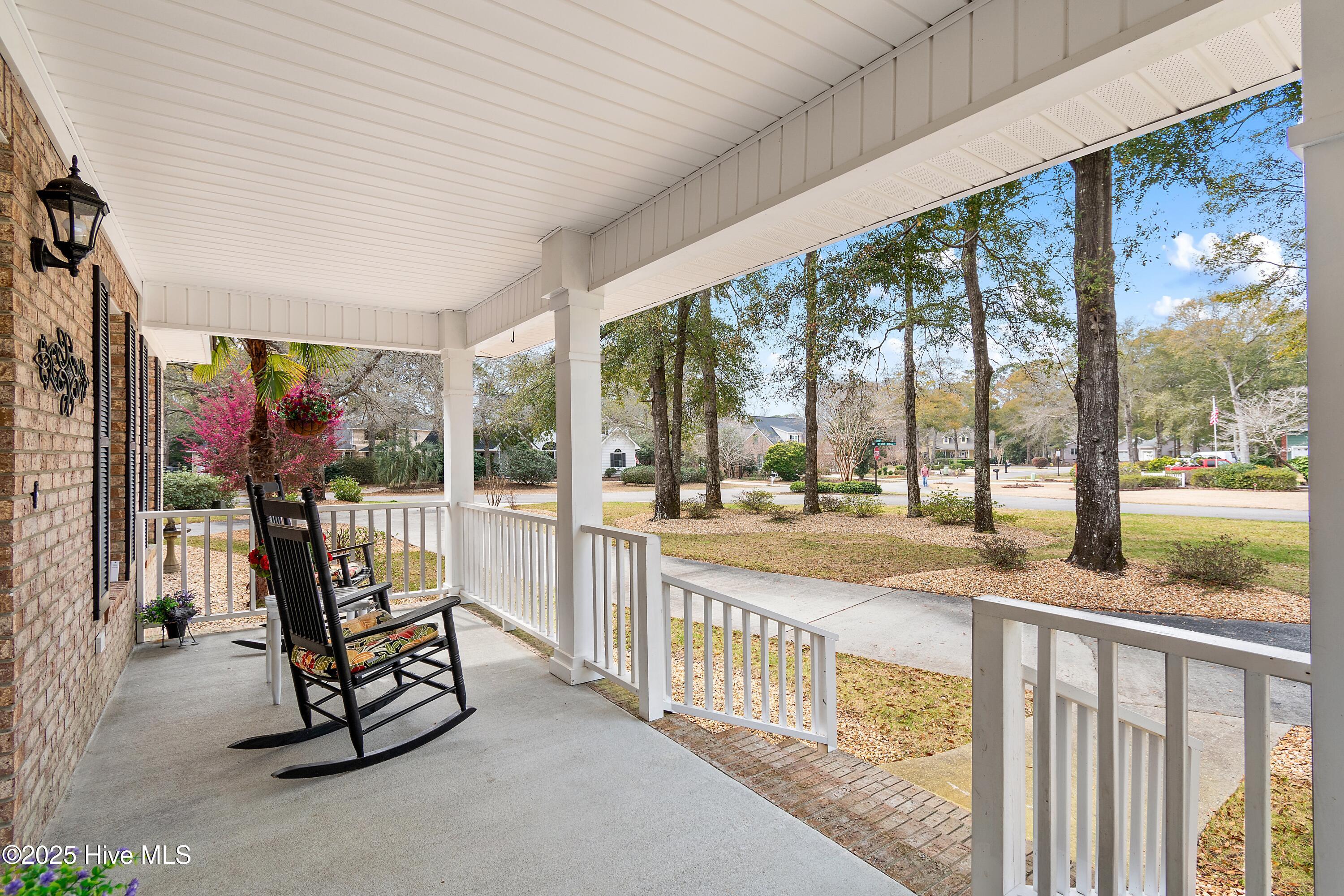 618 Oyster Bay Drive Property Photo 4