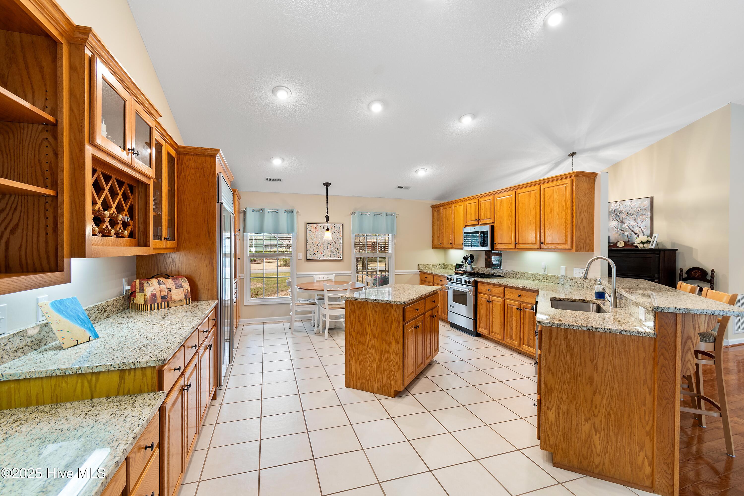 618 Oyster Bay Drive Property Photo 8