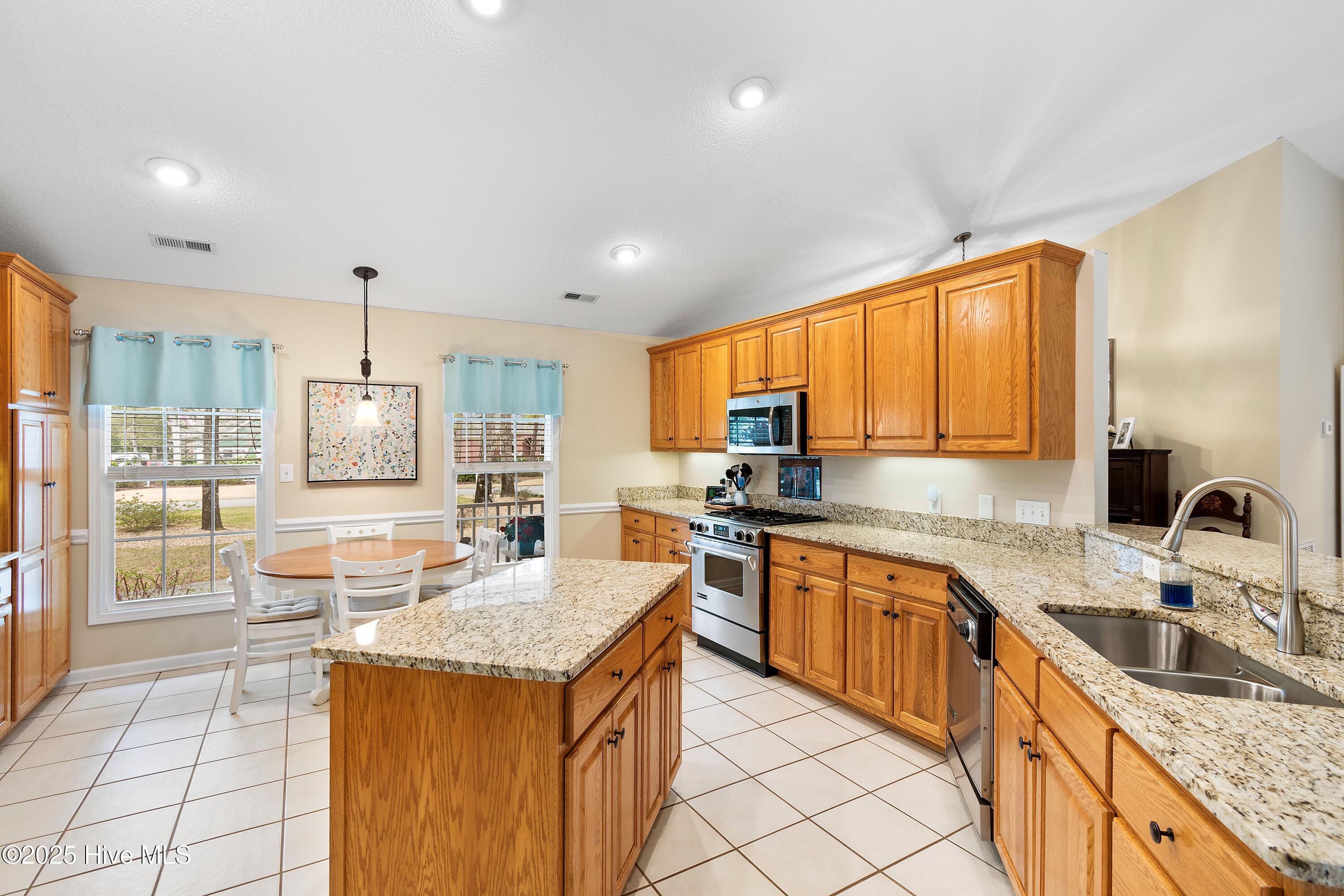 618 Oyster Bay Drive Property Photo 10