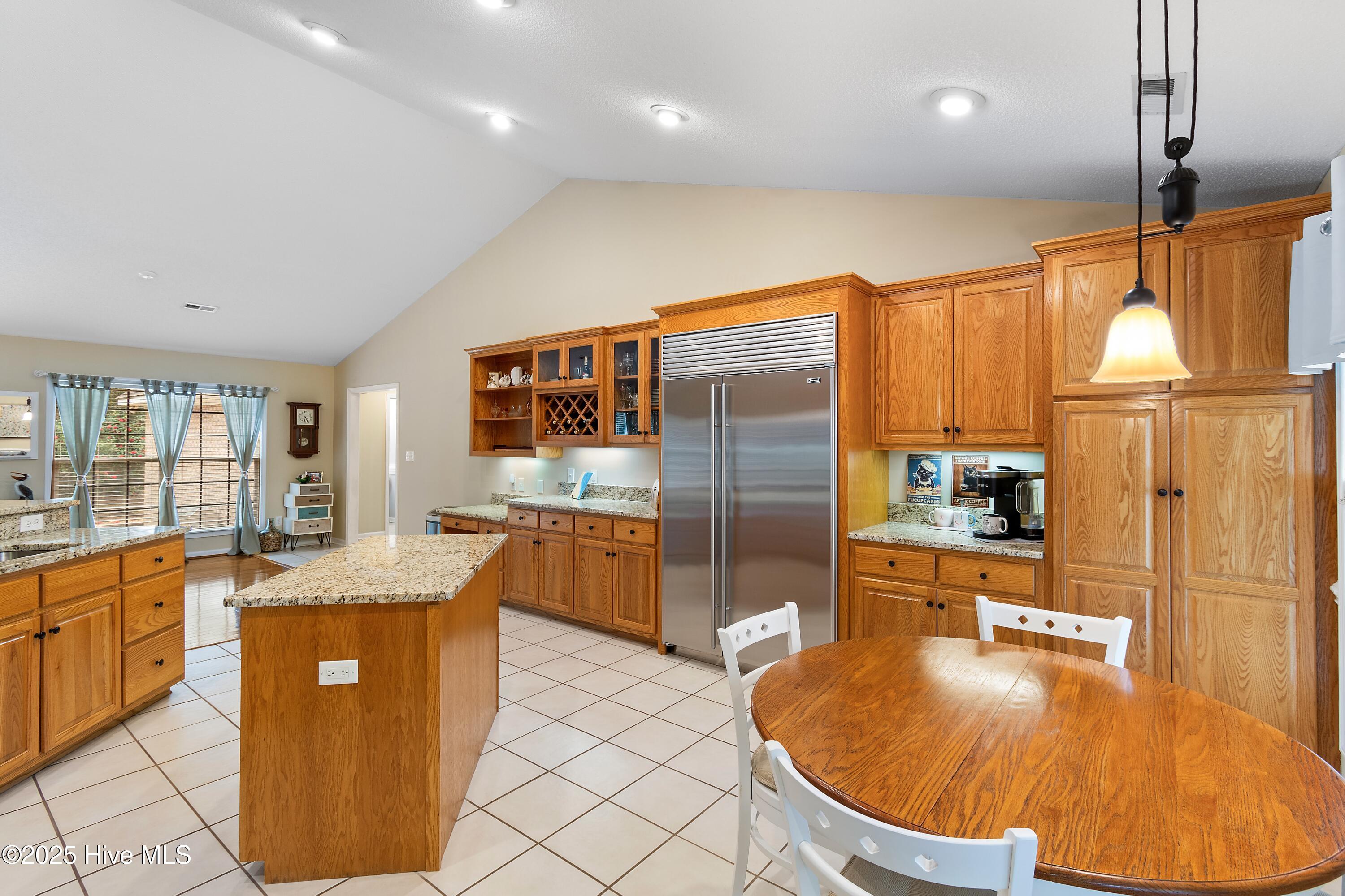 618 Oyster Bay Drive Property Photo 11