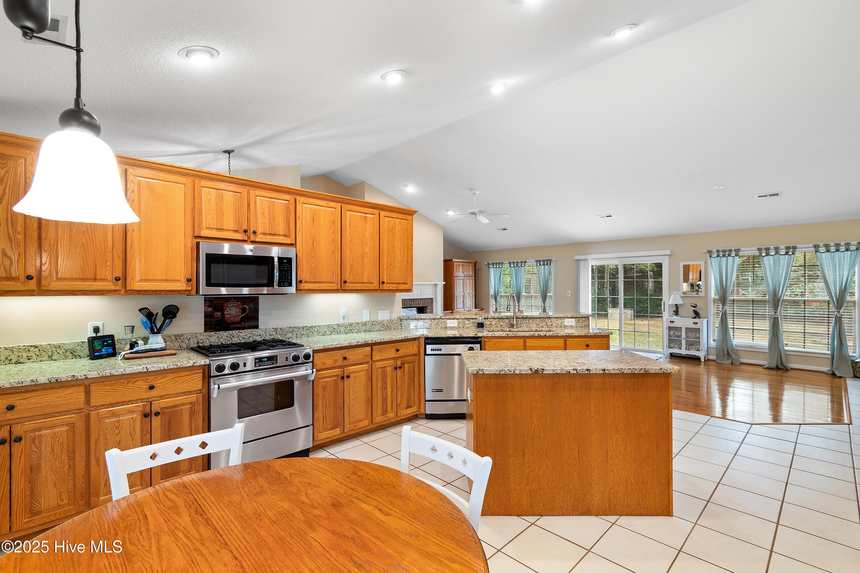 618 Oyster Bay Drive Property Photo 12