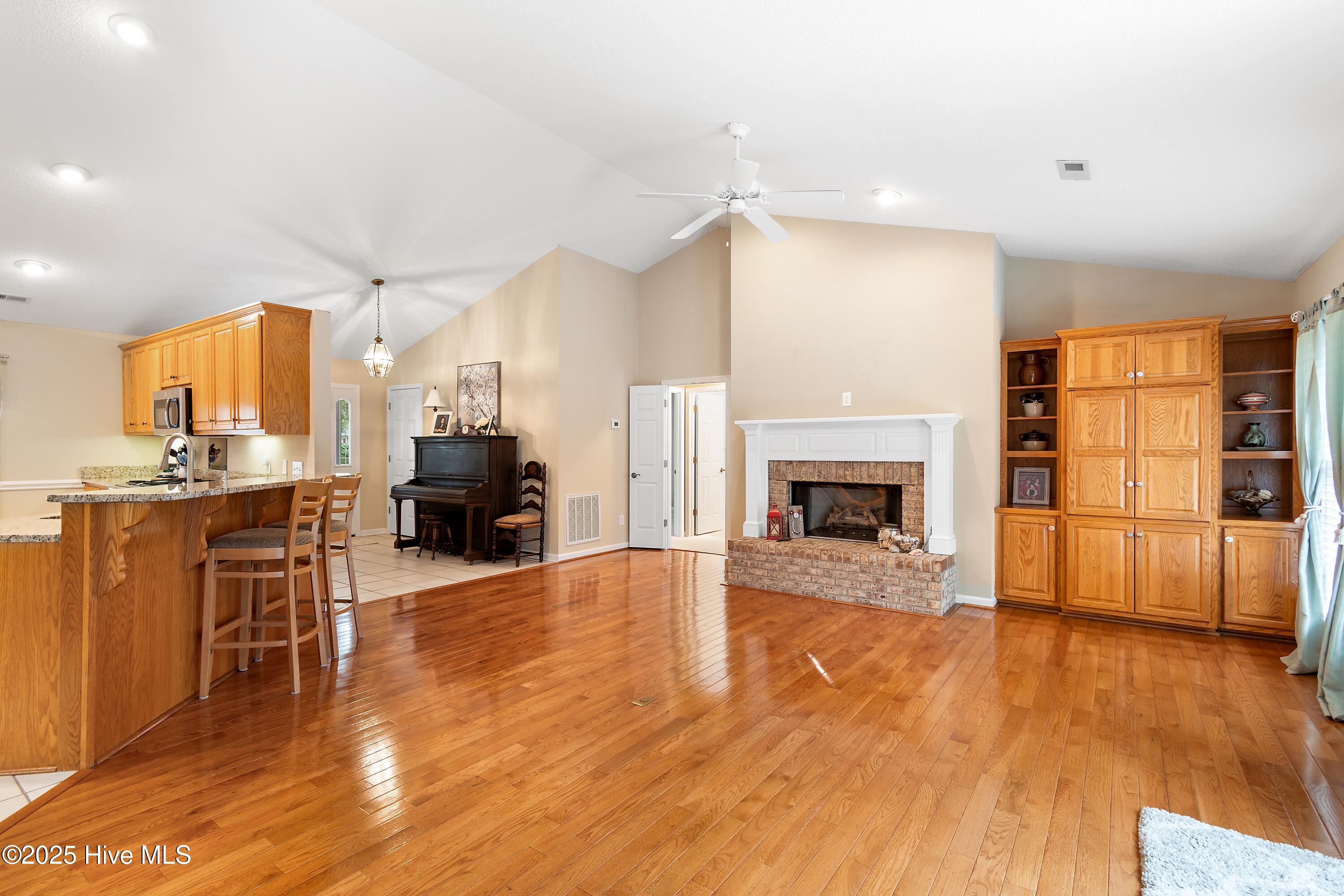 618 Oyster Bay Drive Property Photo 13