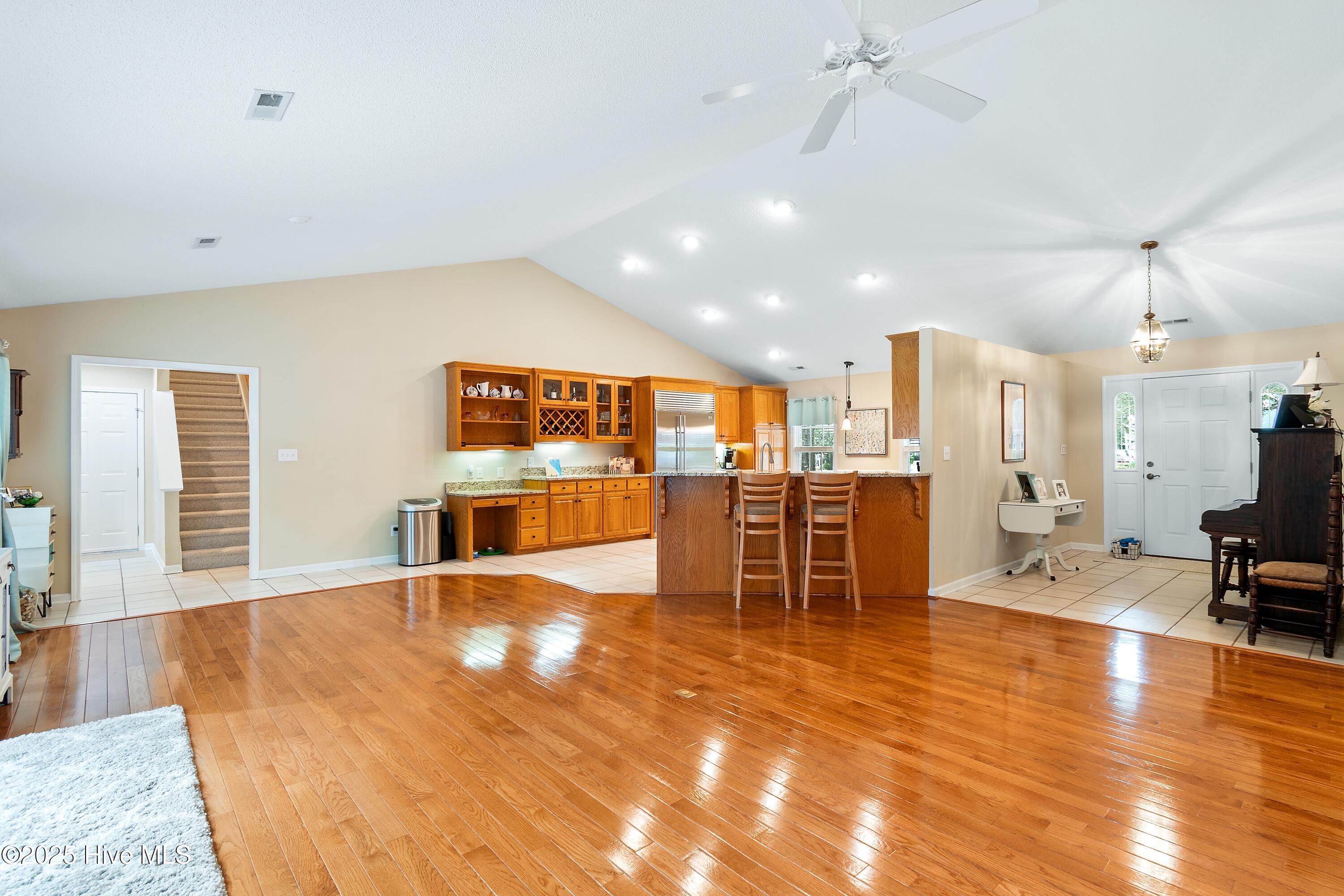 618 Oyster Bay Drive Property Photo 14