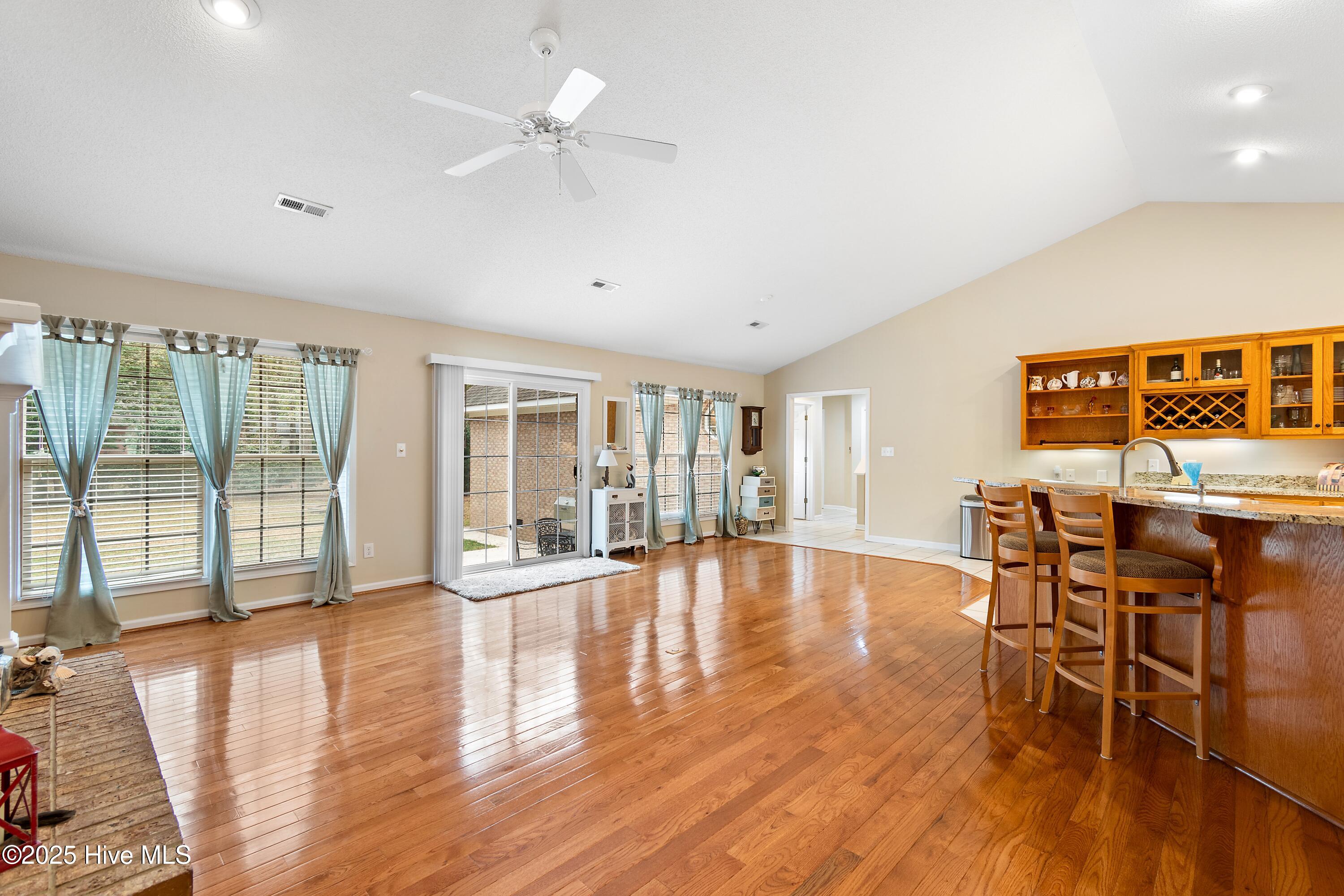 618 Oyster Bay Drive Property Photo 15