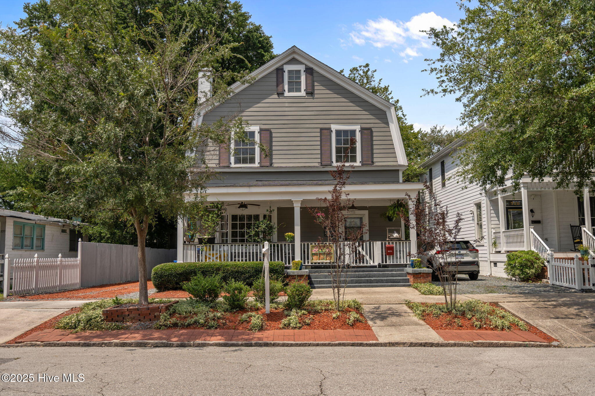 711 Dock Street Property Photo 1