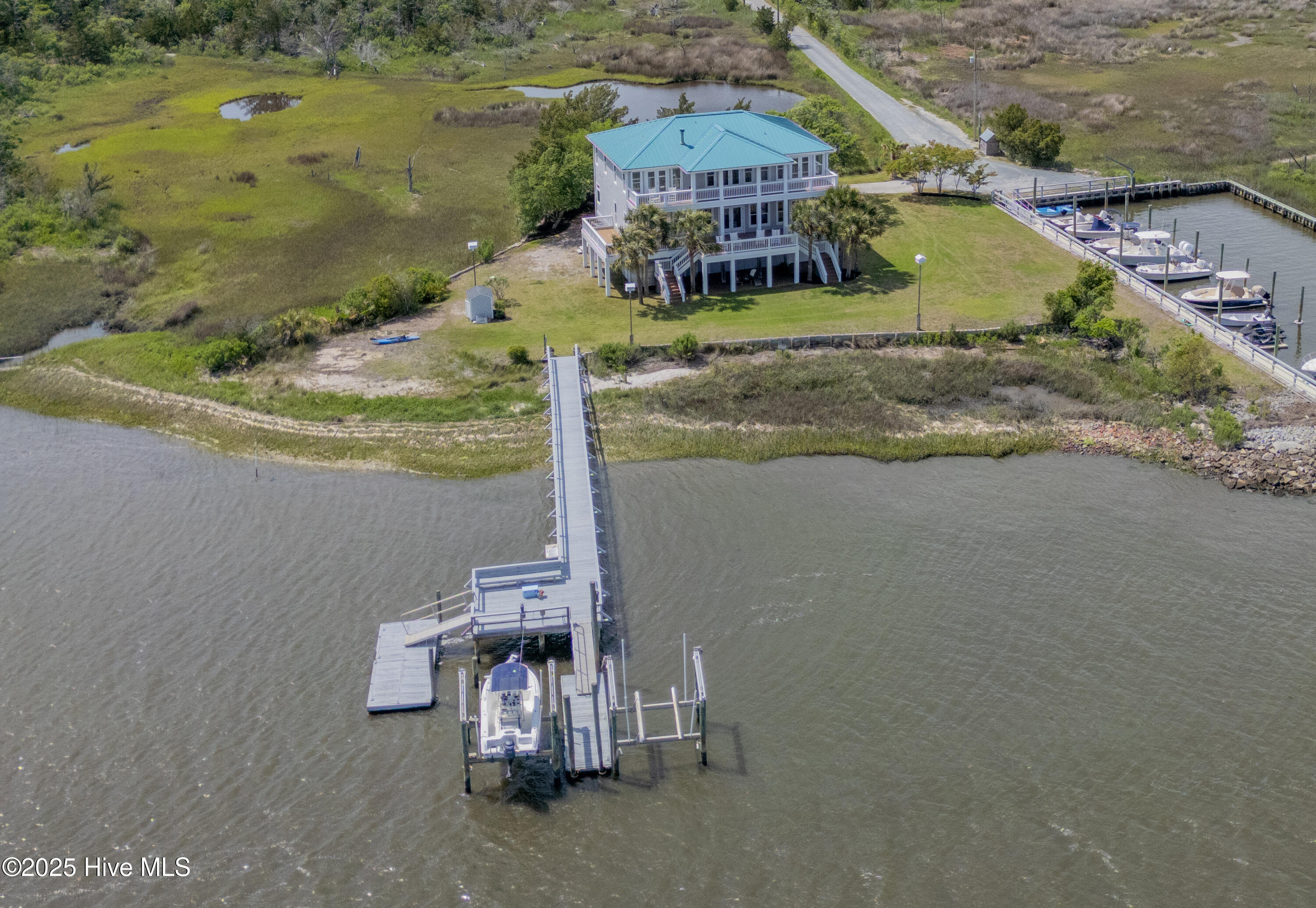 5624 Captains Lane Property Photo 5