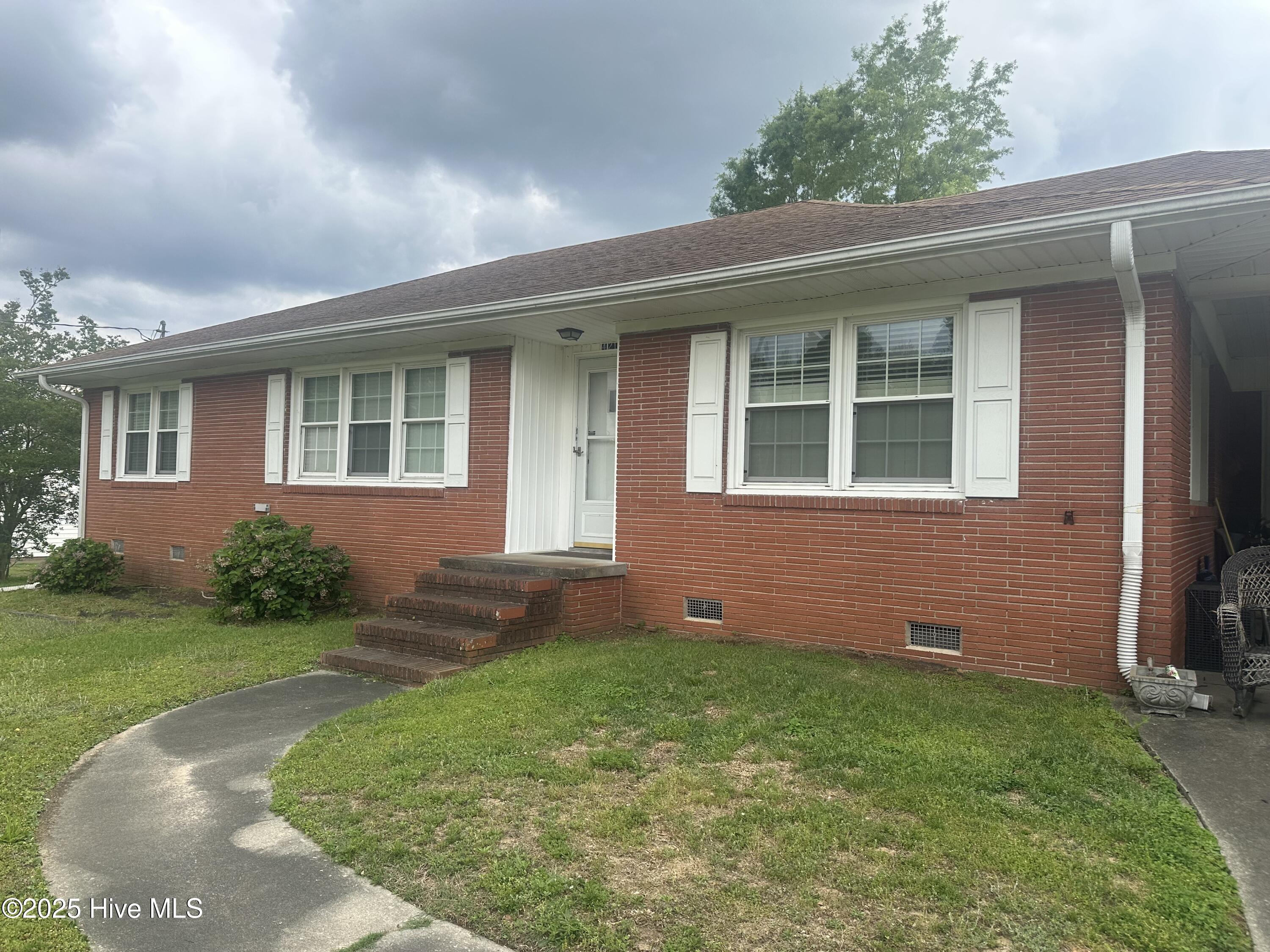 421 Darby Avenue Property Photo 1
