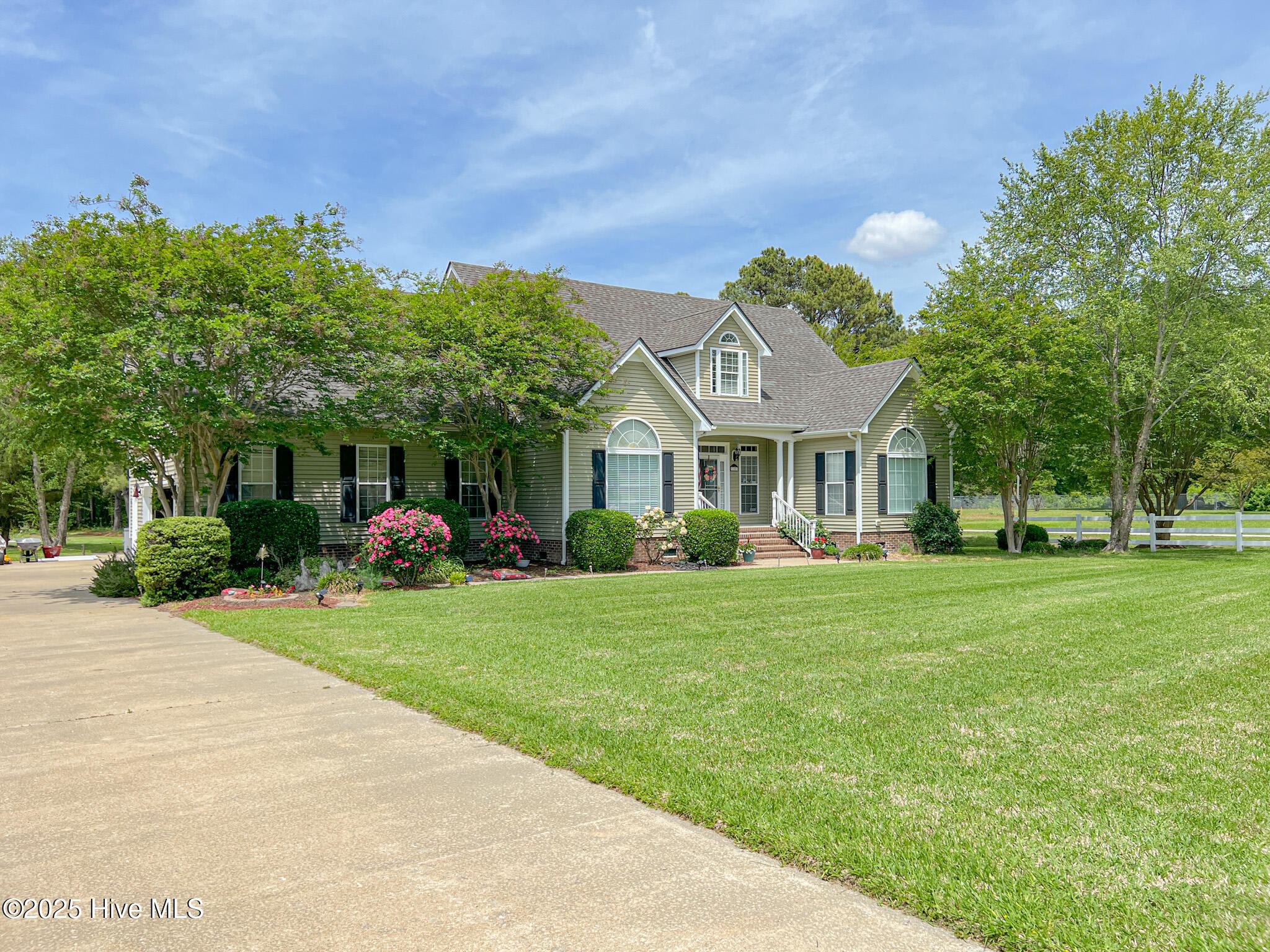 100 Lauren Lane Property Photo