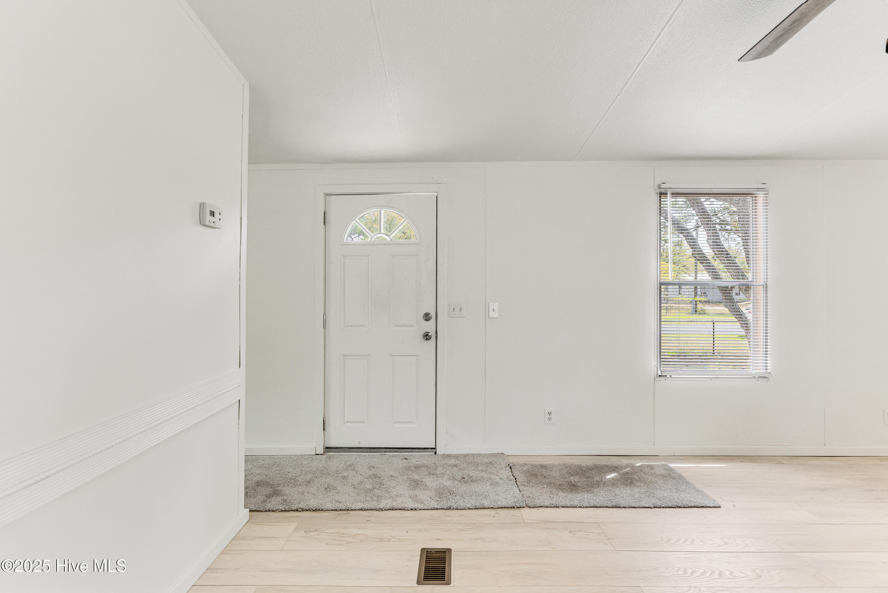 2425 Oakland Street Property Photo 5