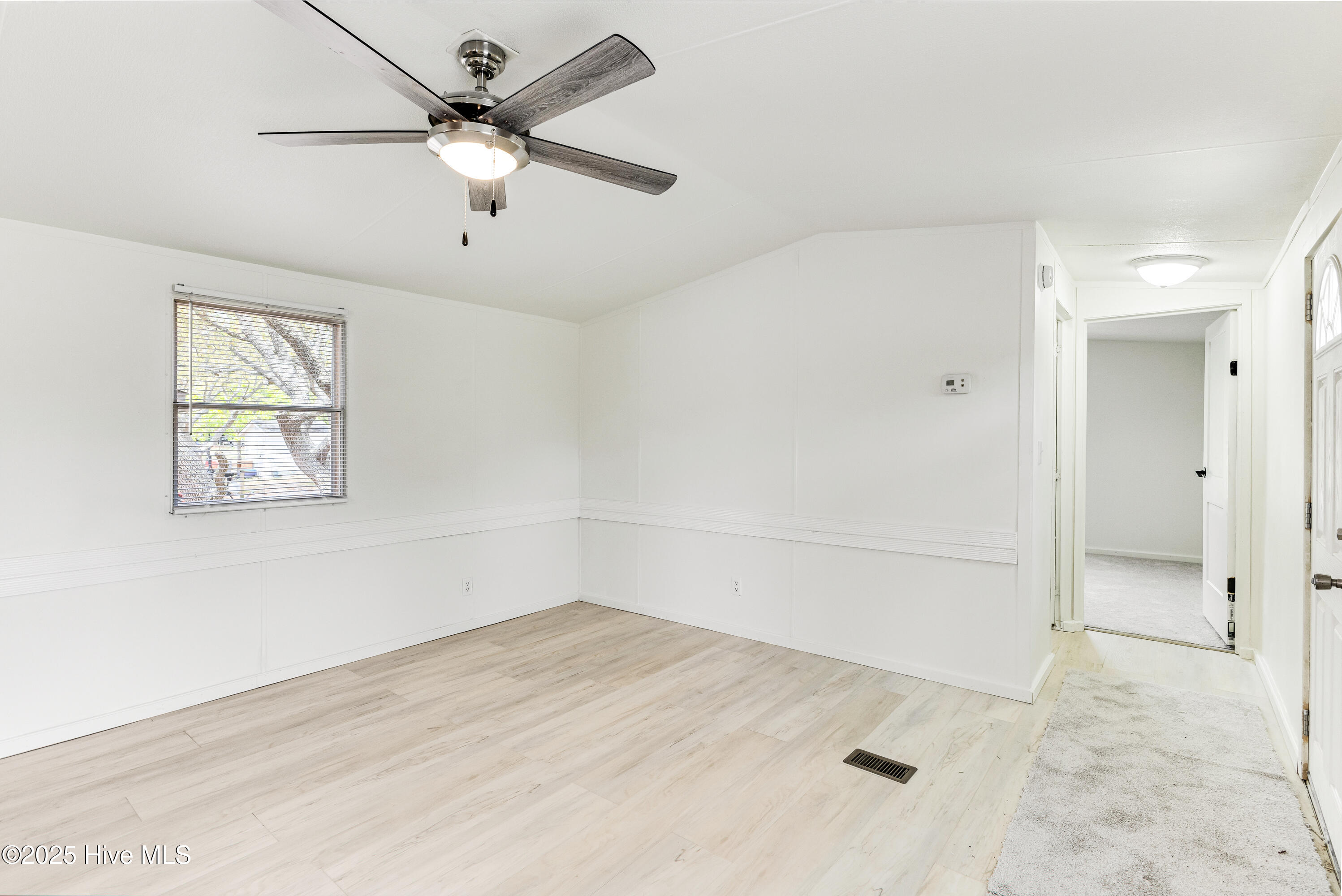 2425 Oakland Street Property Photo 7