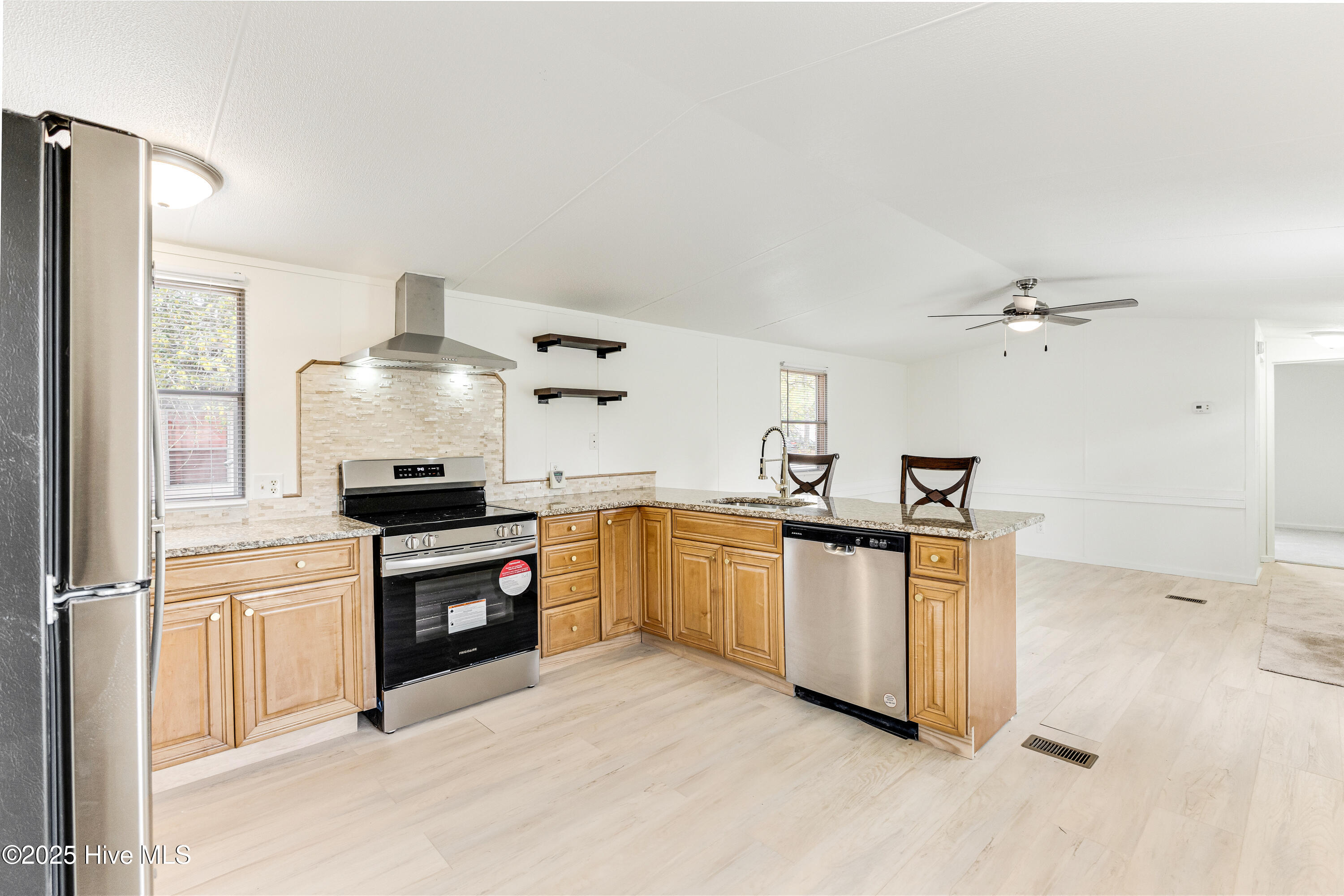 2425 Oakland Street Property Photo 14