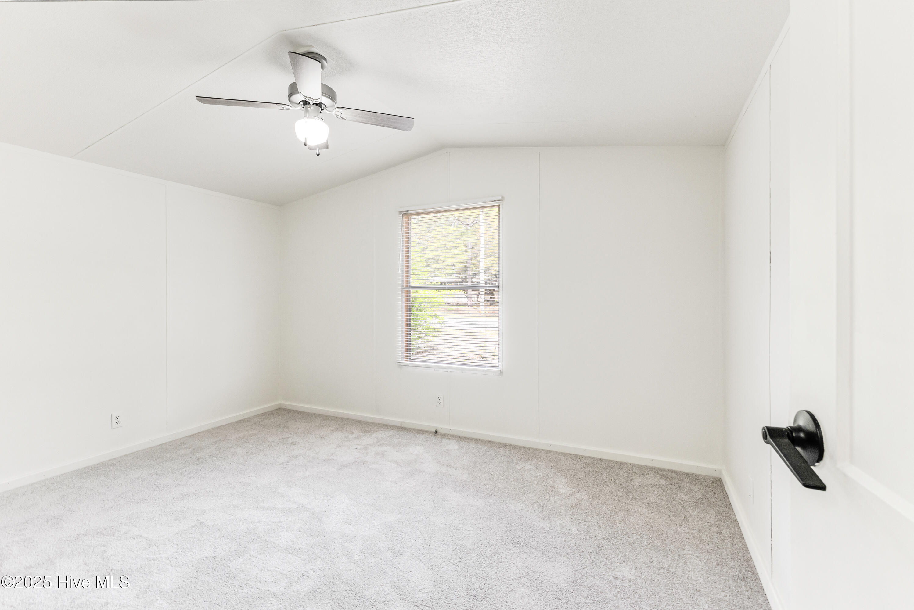 2425 Oakland Street Property Photo 23