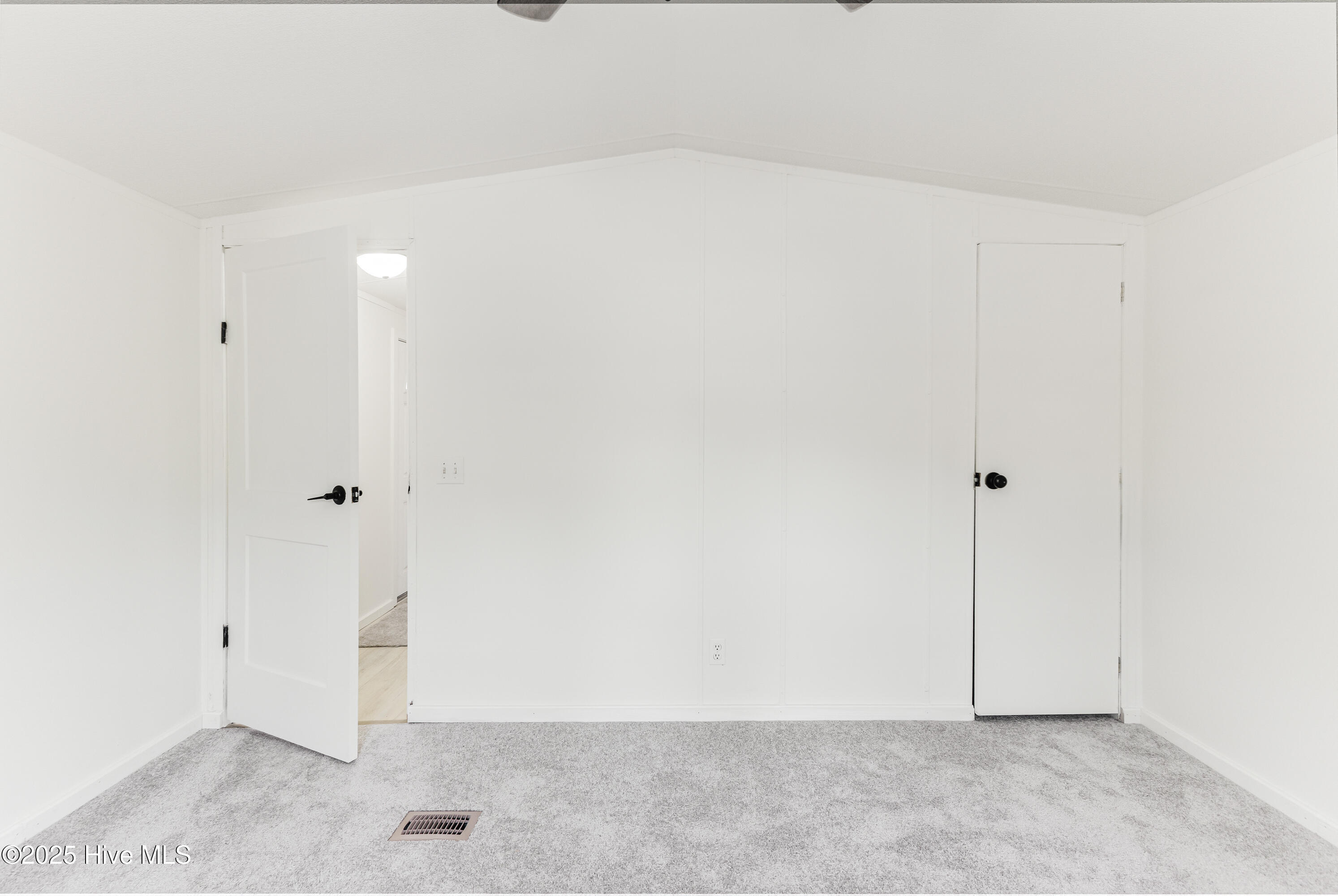 2425 Oakland Street Property Photo 24