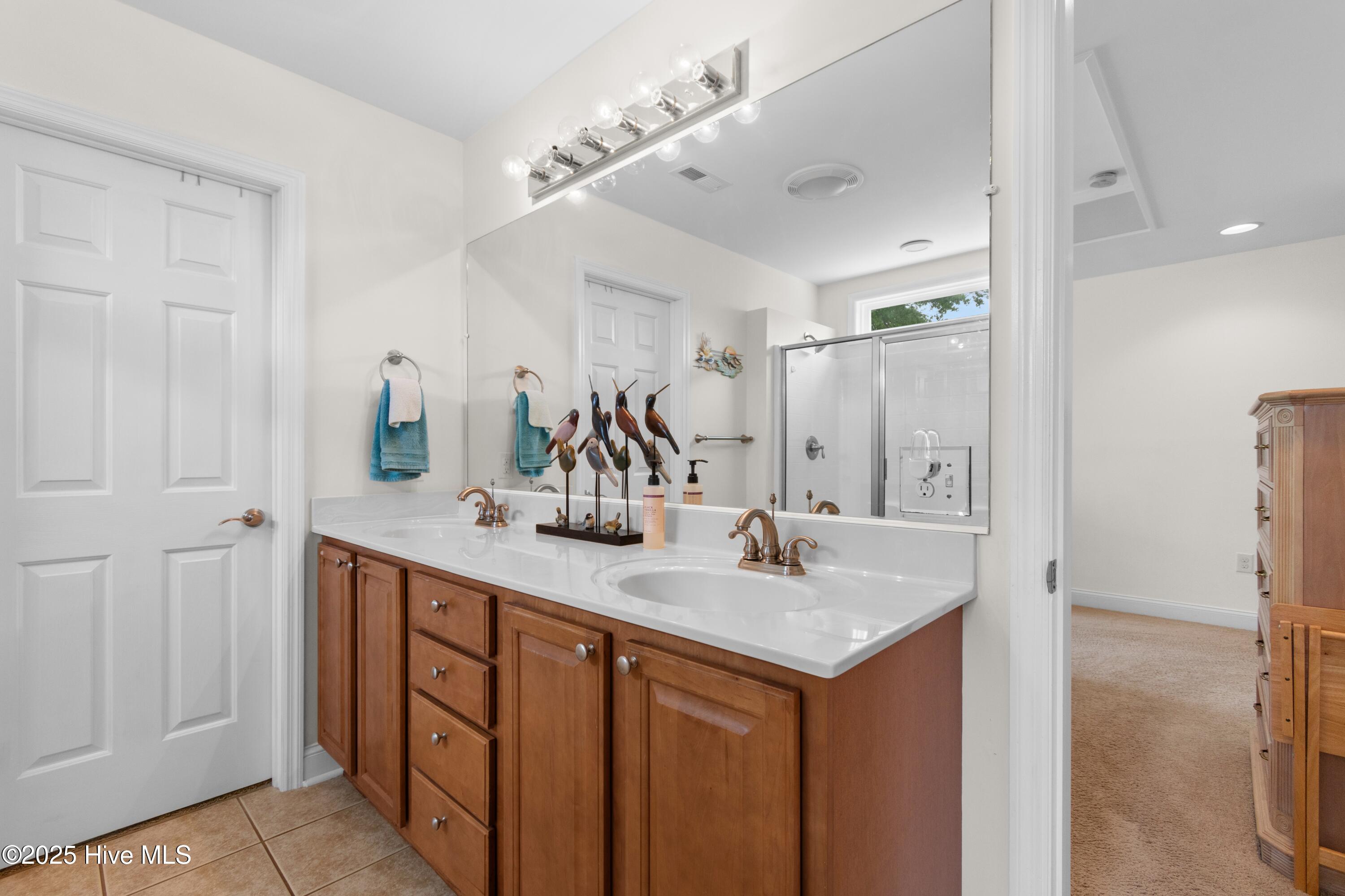 1674 Beach Drive Property Photo 17