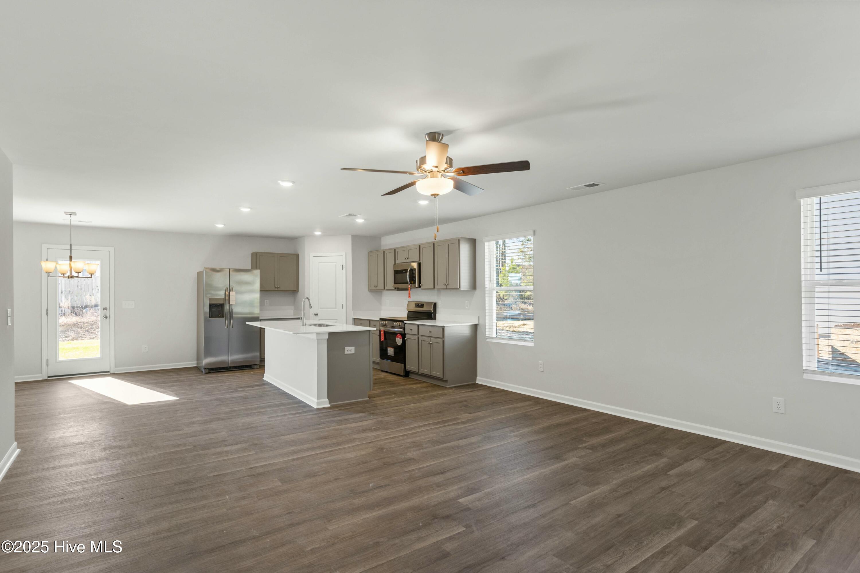 515 Sandy Hollow Drive Property Photo 4