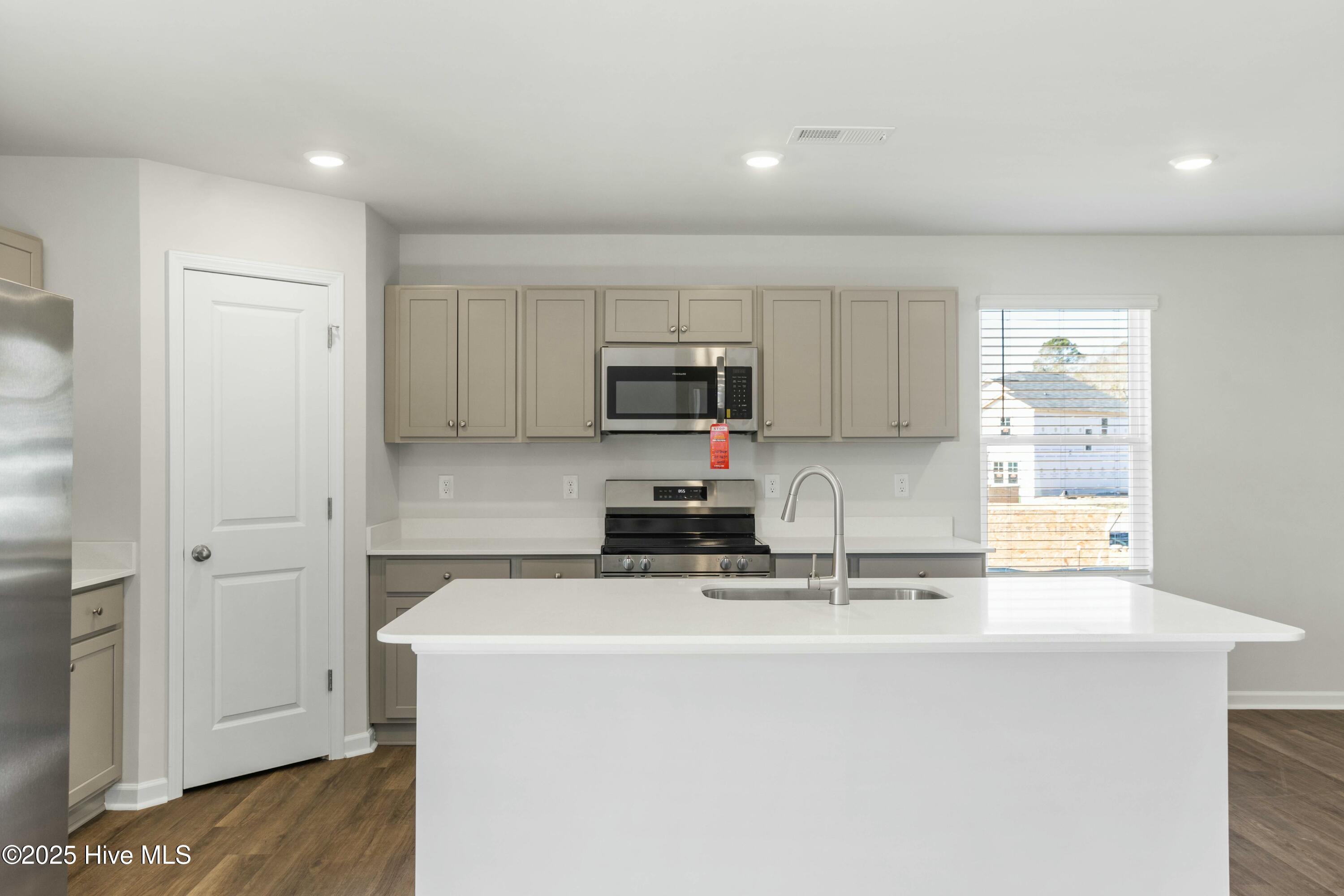 515 Sandy Hollow Drive Property Photo 7