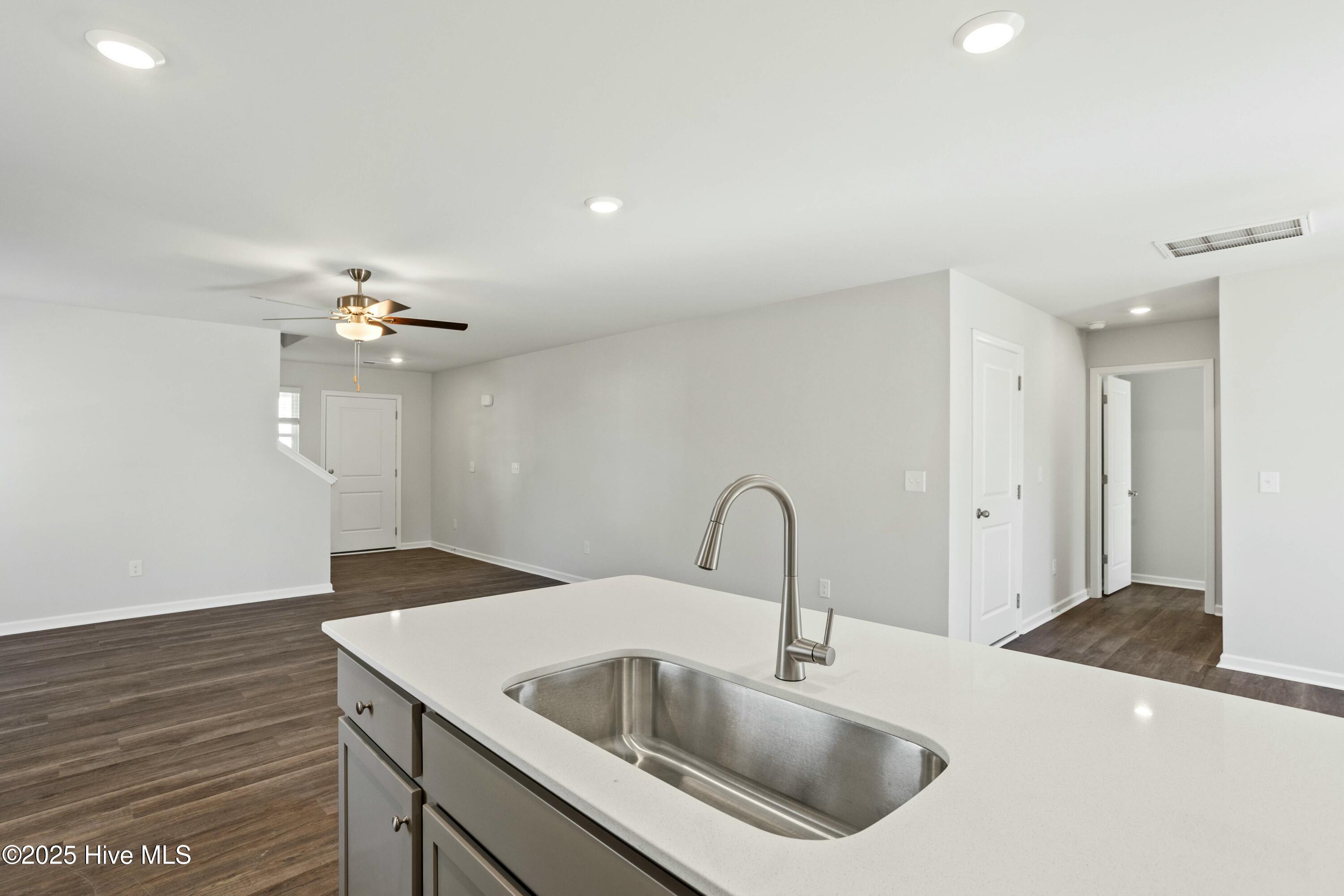 515 Sandy Hollow Drive Property Photo 8