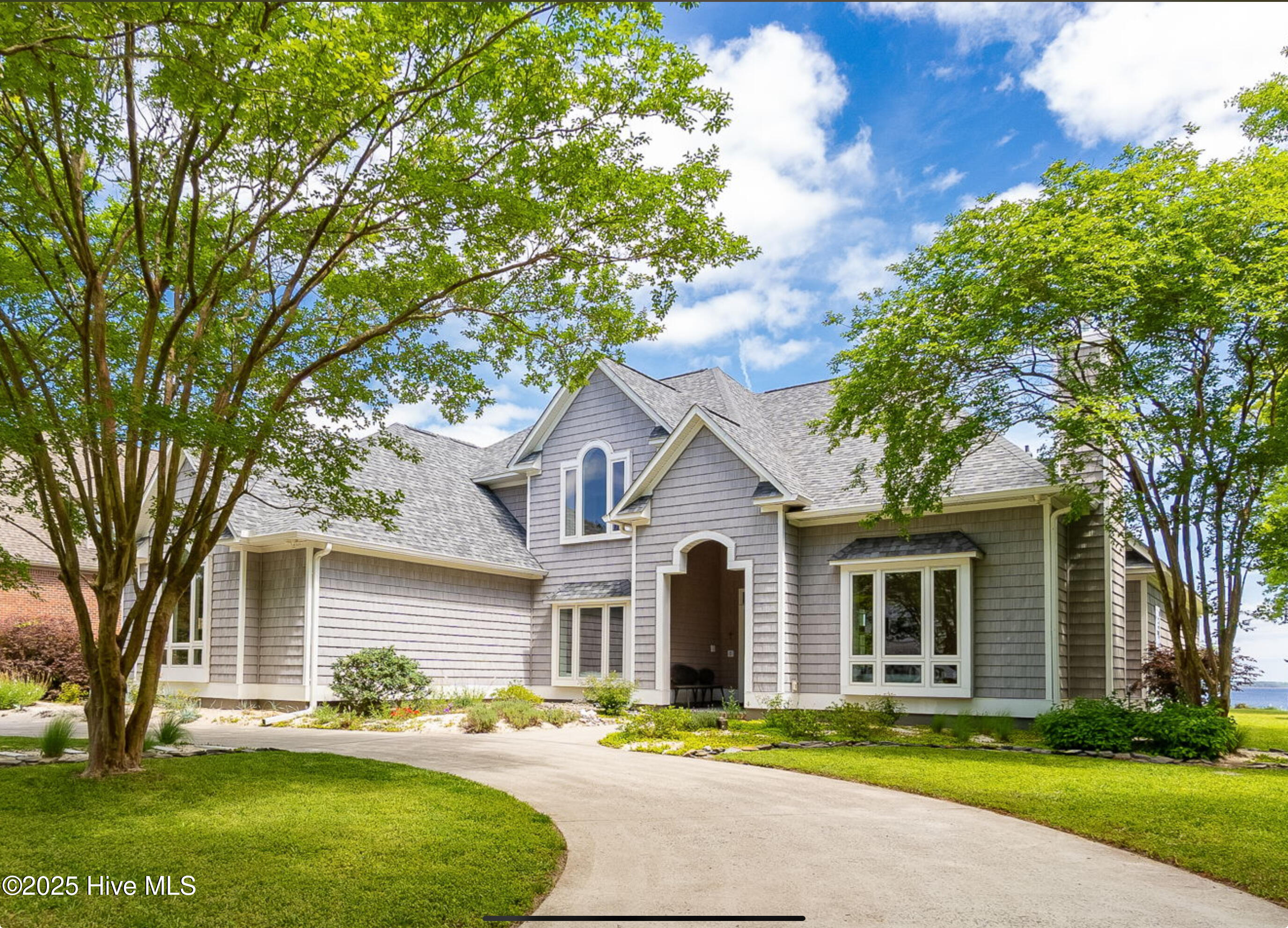 228 Drake Landing Property Photo